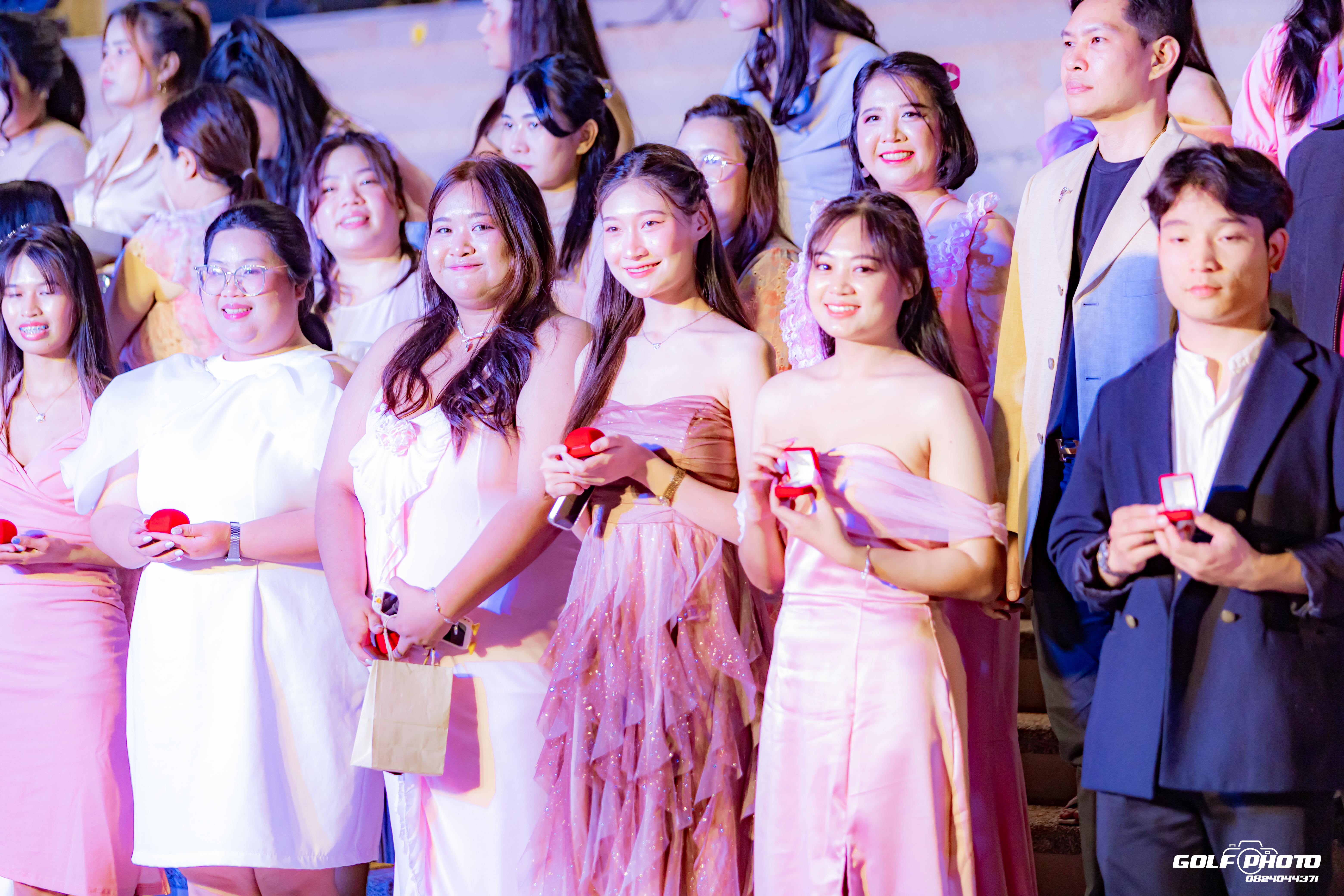741. งานราตรีสีฟ้า