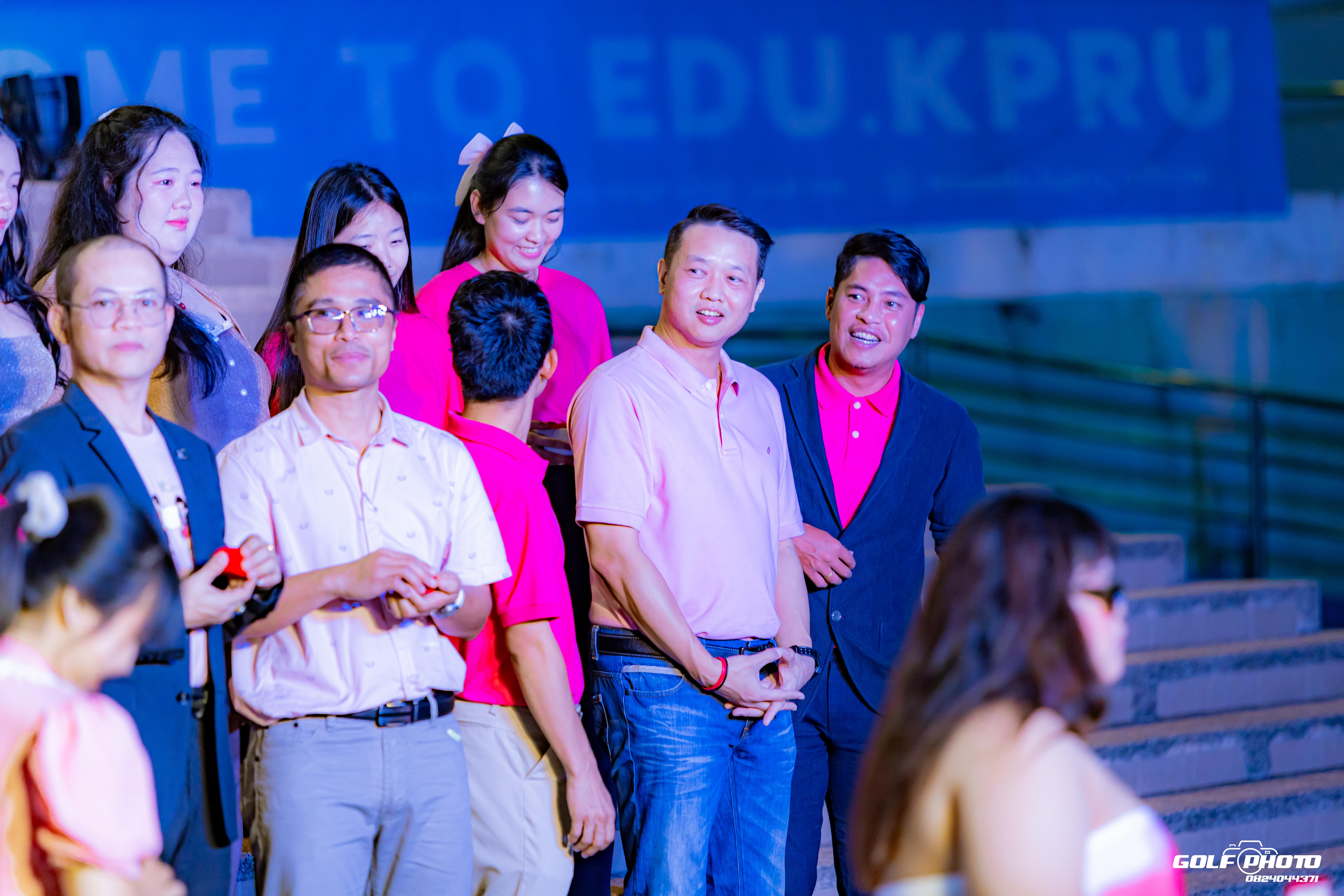 742. งานราตรีสีฟ้า