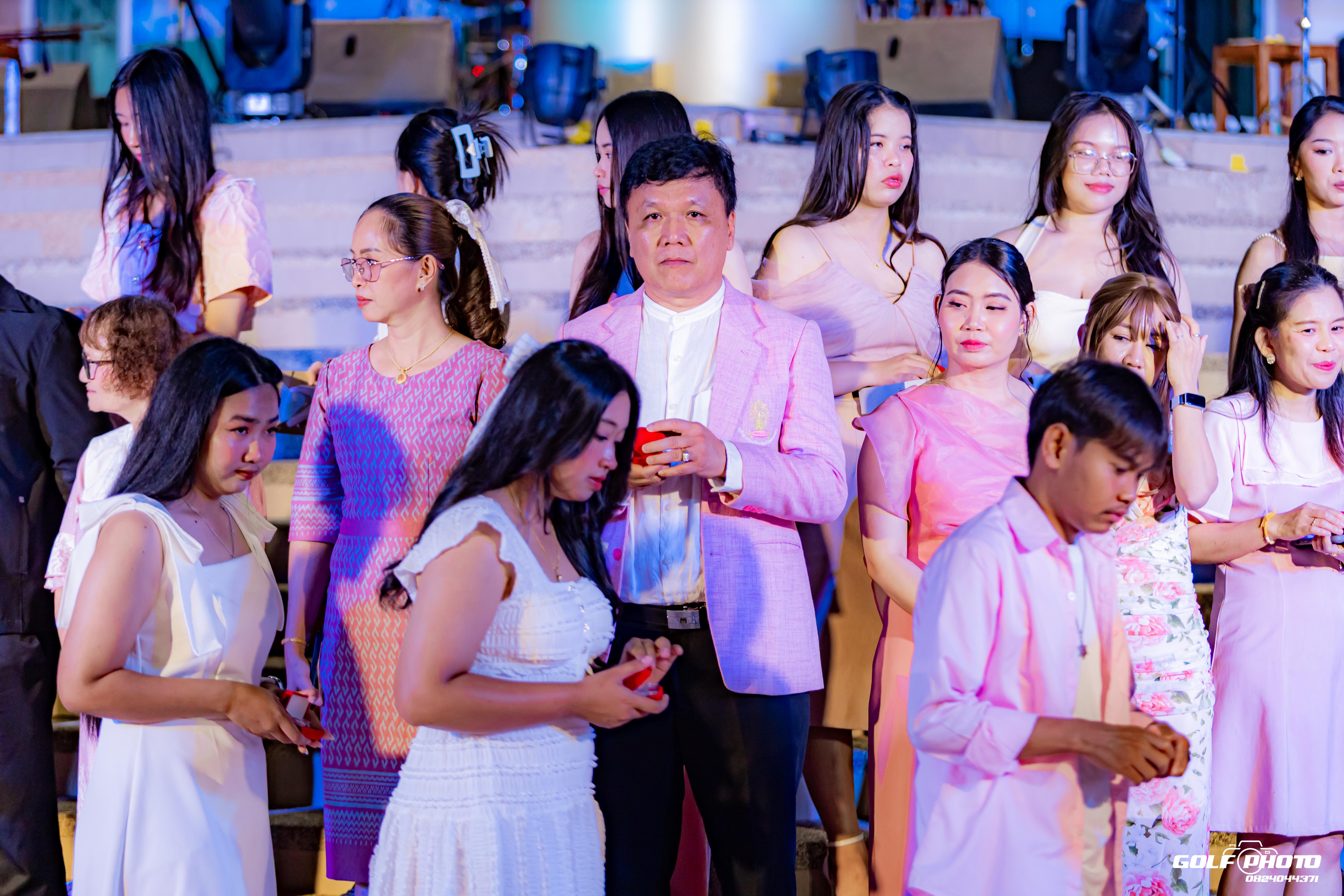 743. งานราตรีสีฟ้า