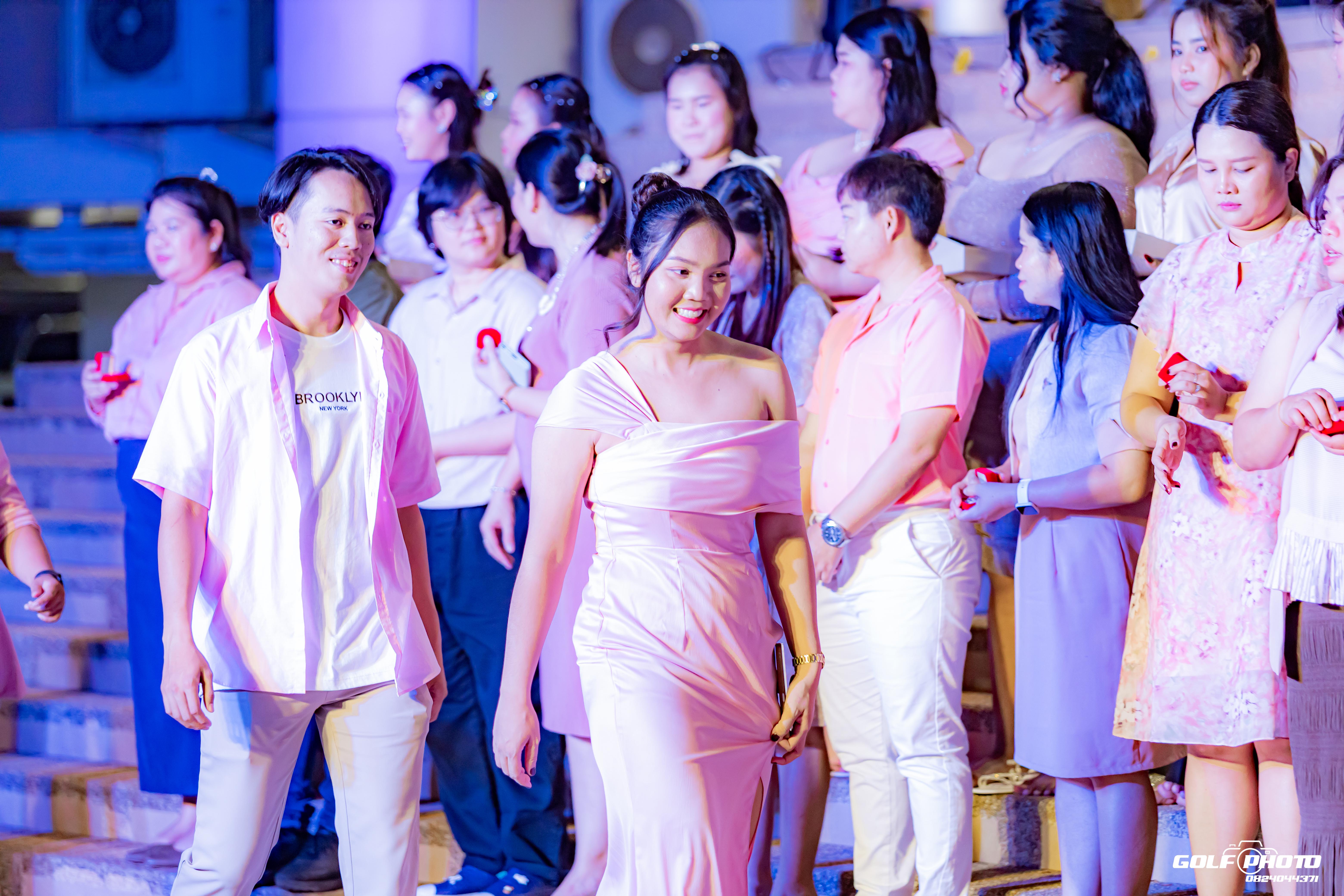 750. งานราตรีสีฟ้า
