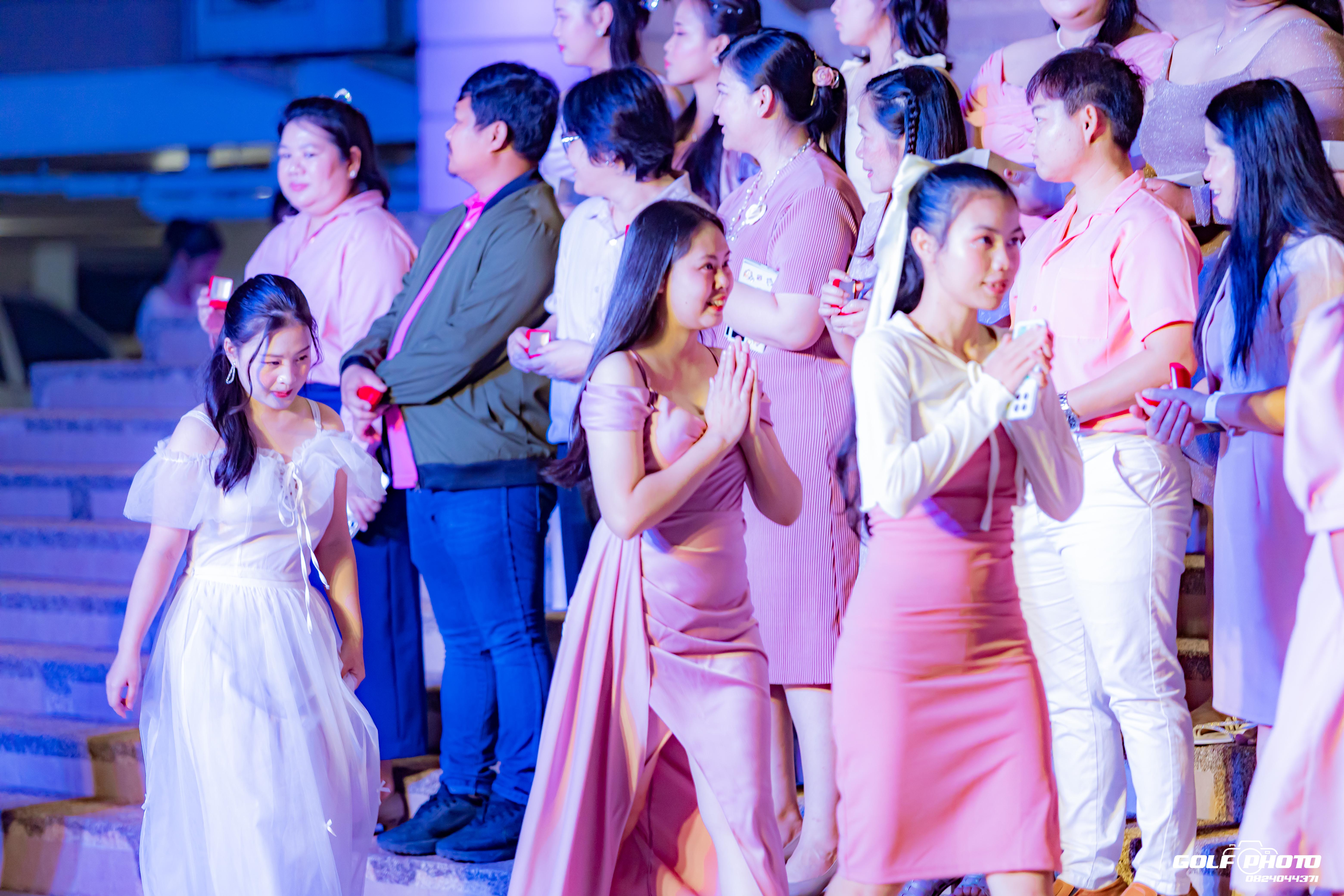 762. งานราตรีสีฟ้า