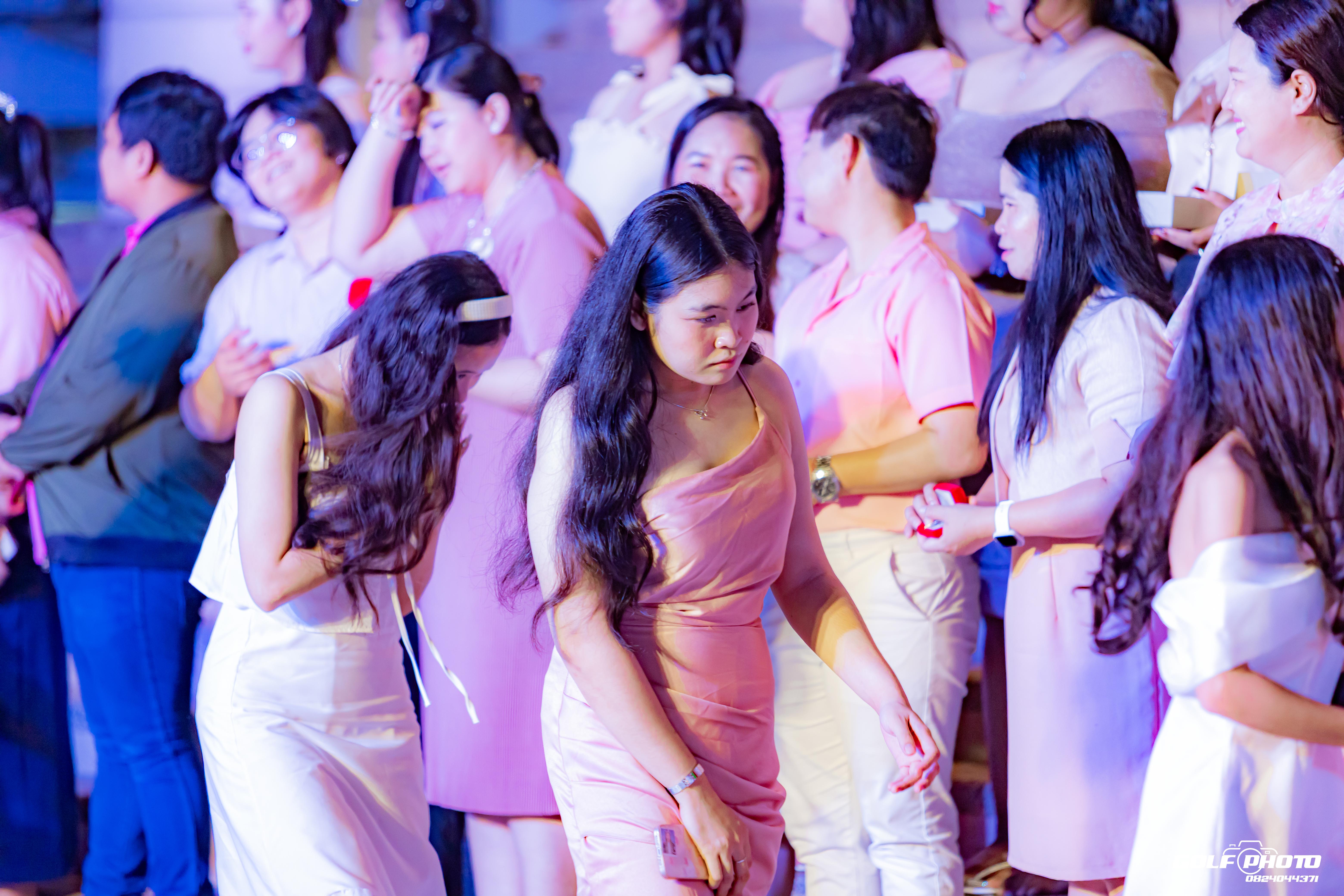 783. งานราตรีสีฟ้า