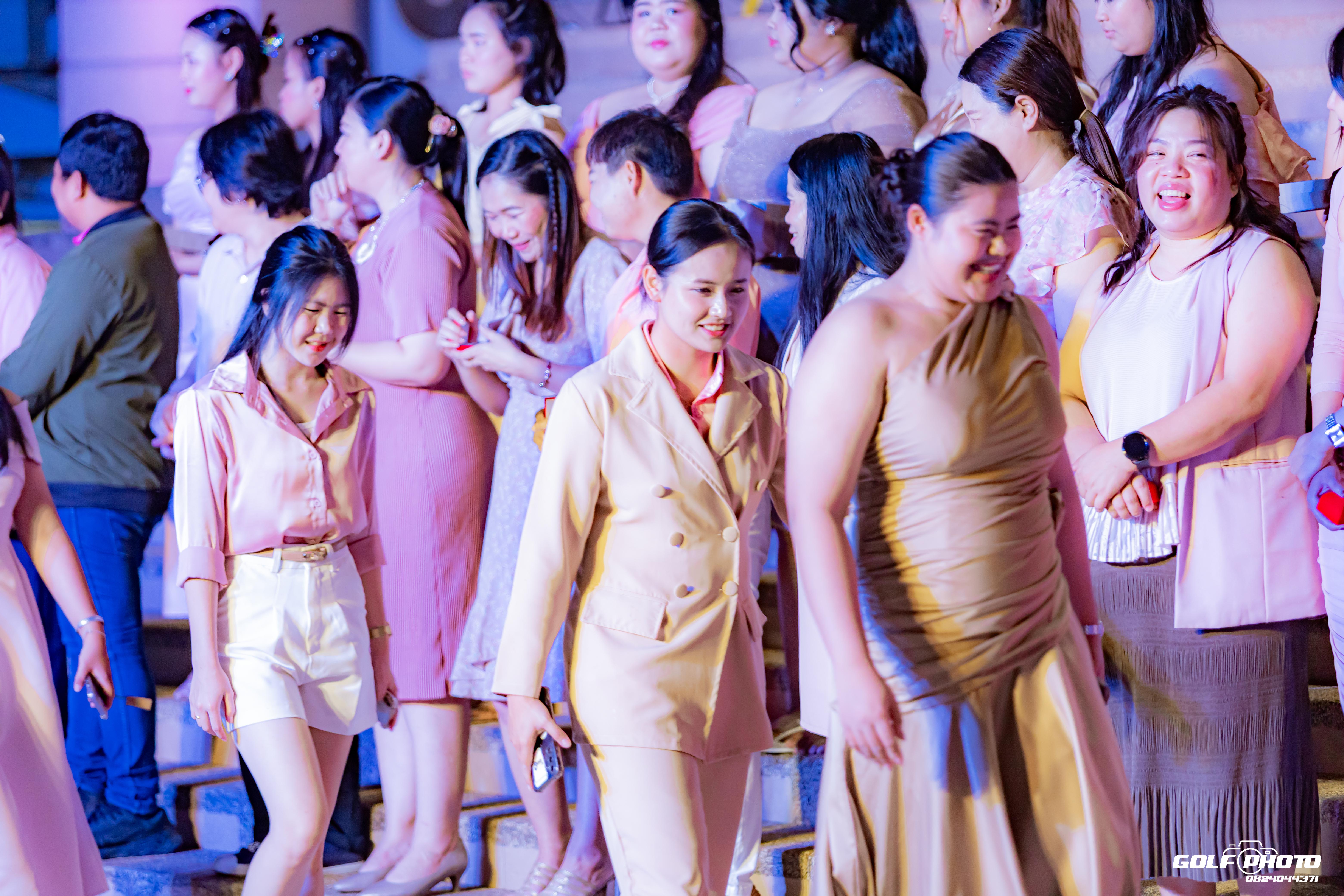 784. งานราตรีสีฟ้า