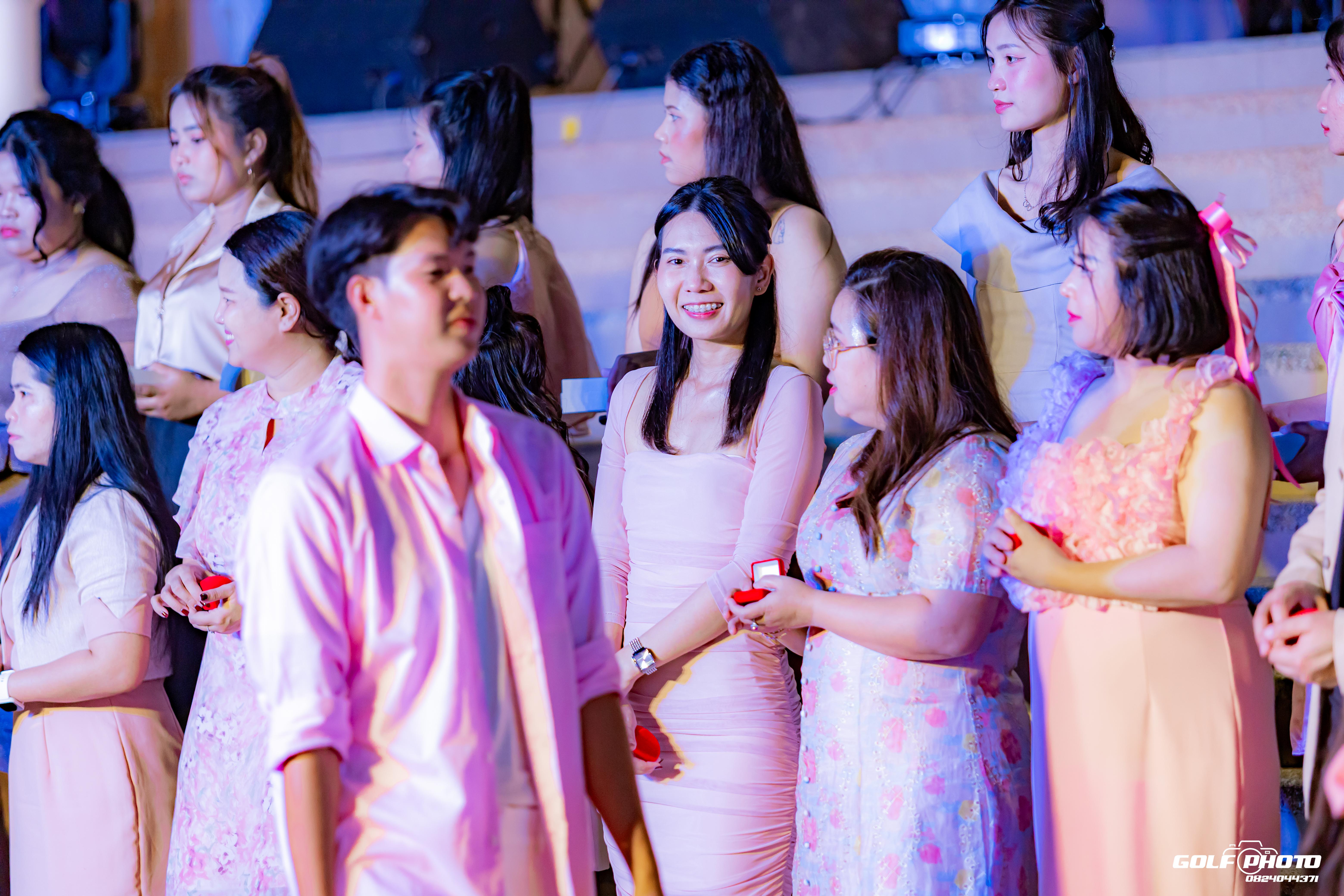 798. งานราตรีสีฟ้า