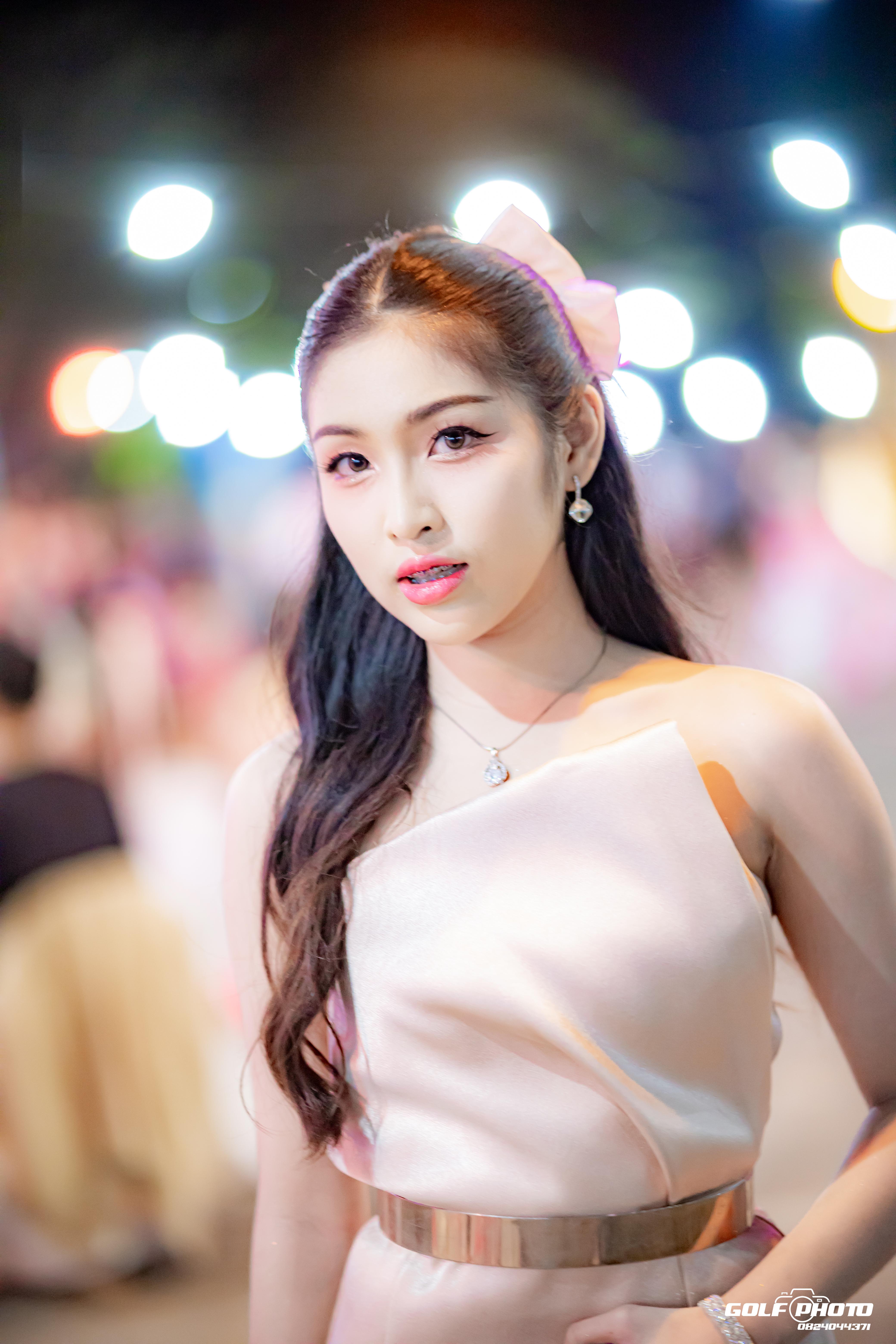 805. งานราตรีสีฟ้า