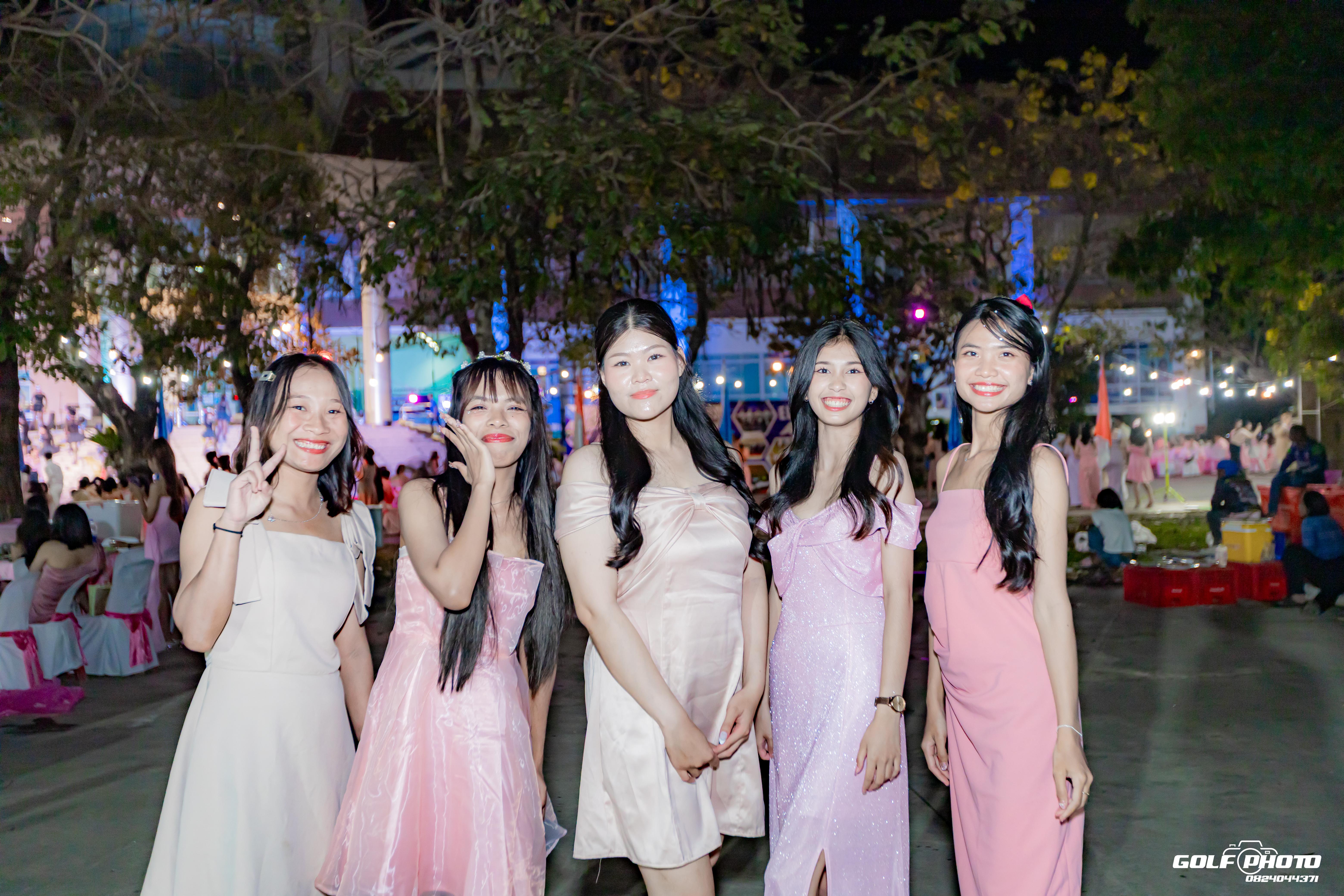 823. งานราตรีสีฟ้า