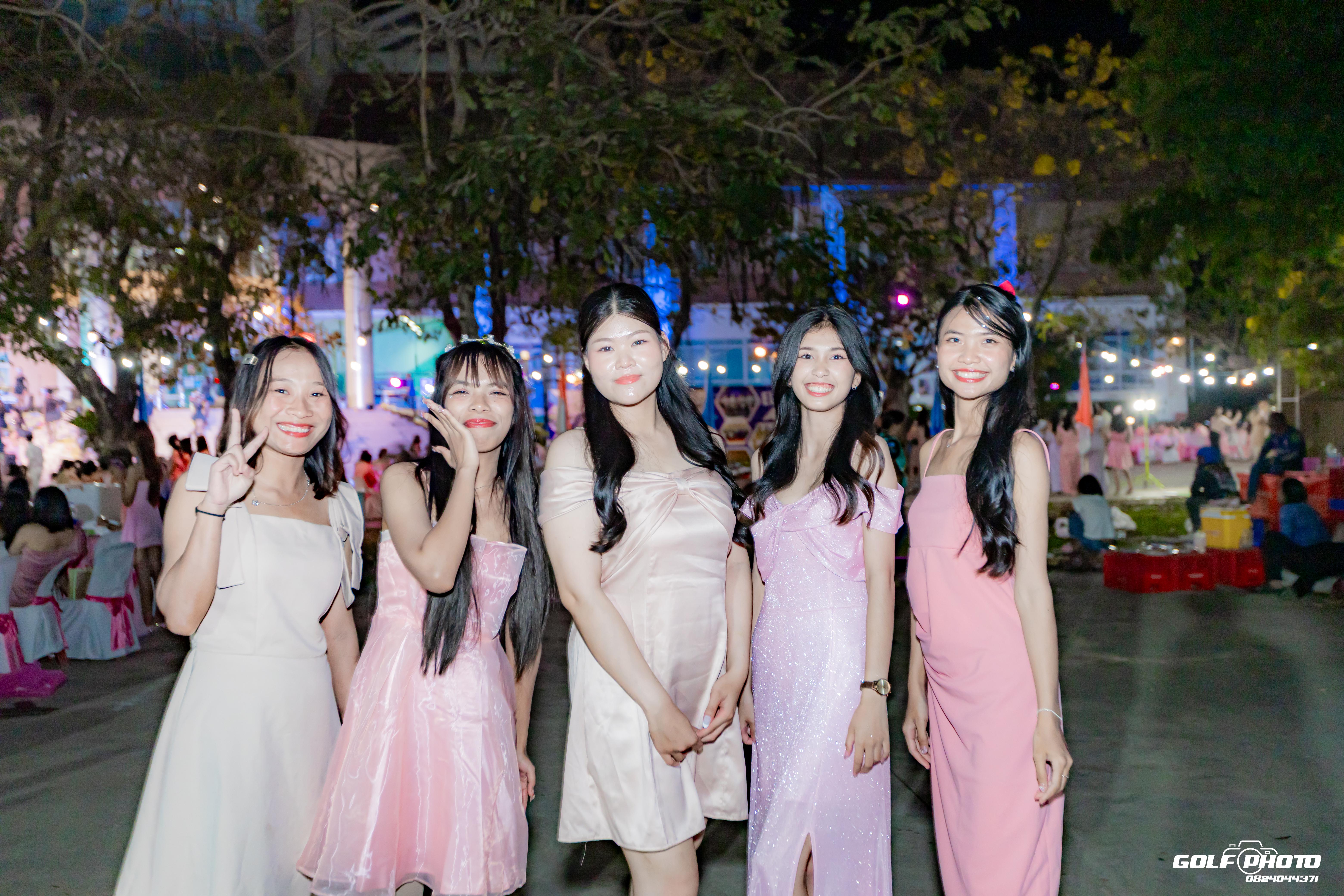 824. งานราตรีสีฟ้า