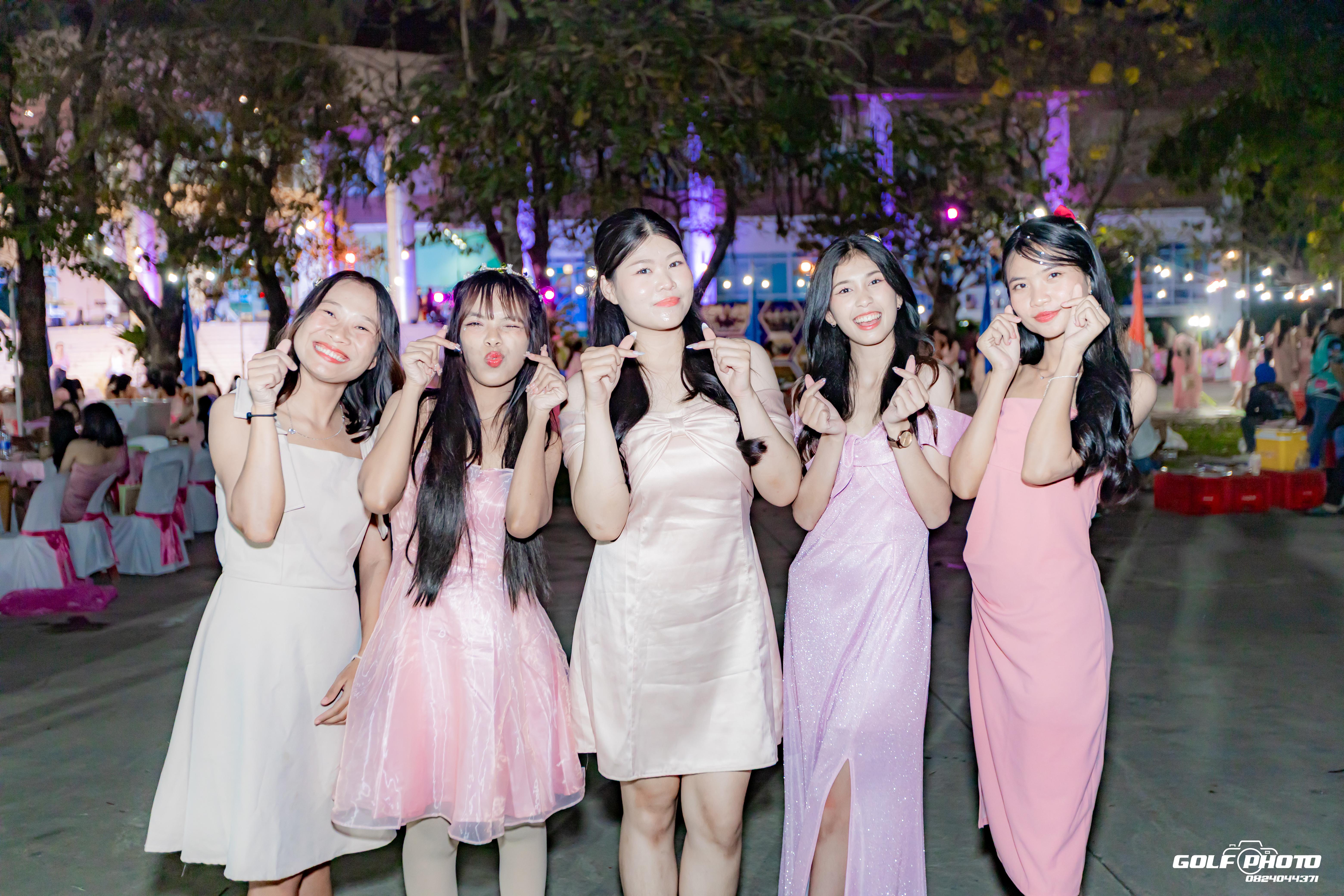 826. งานราตรีสีฟ้า