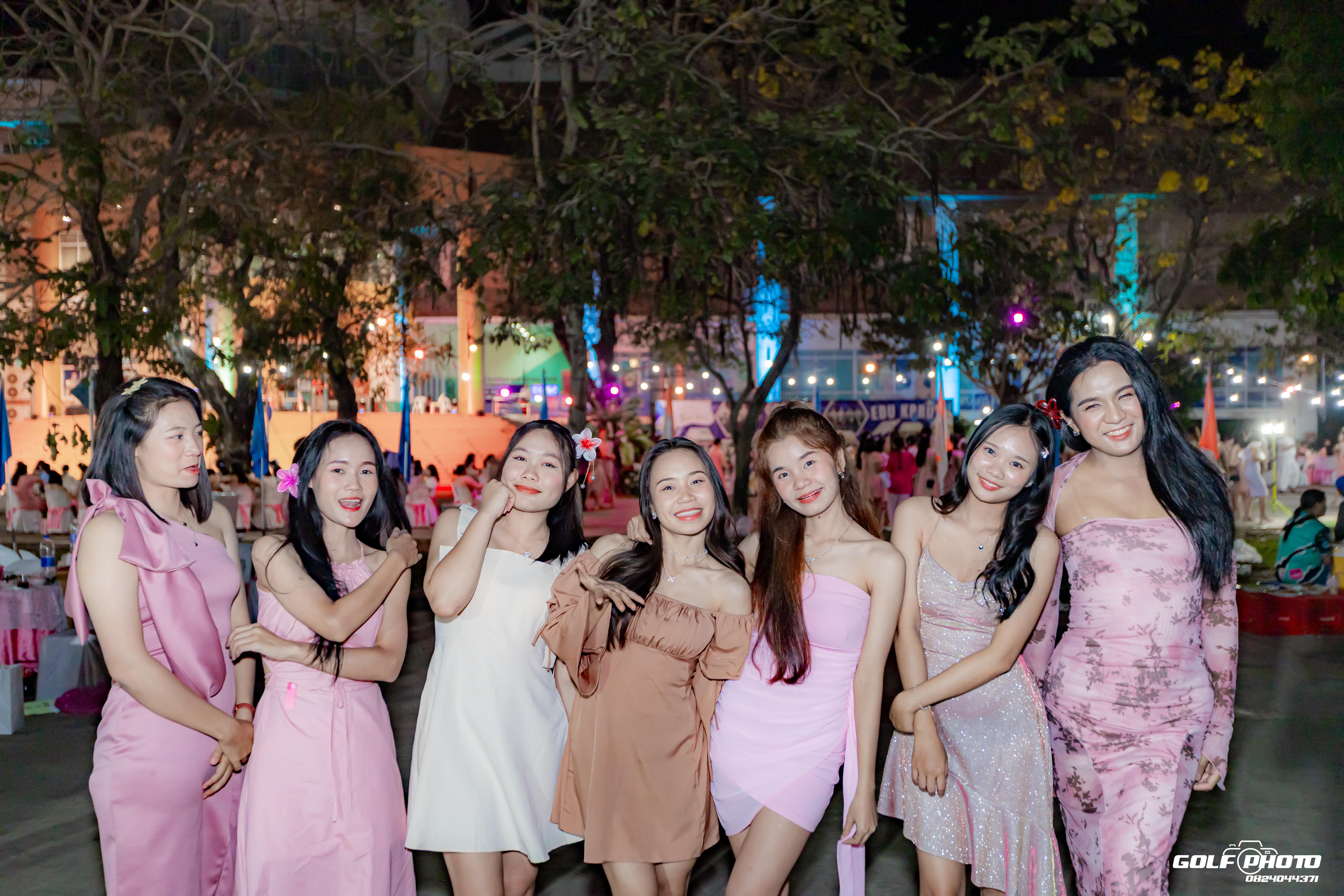 833. งานราตรีสีฟ้า