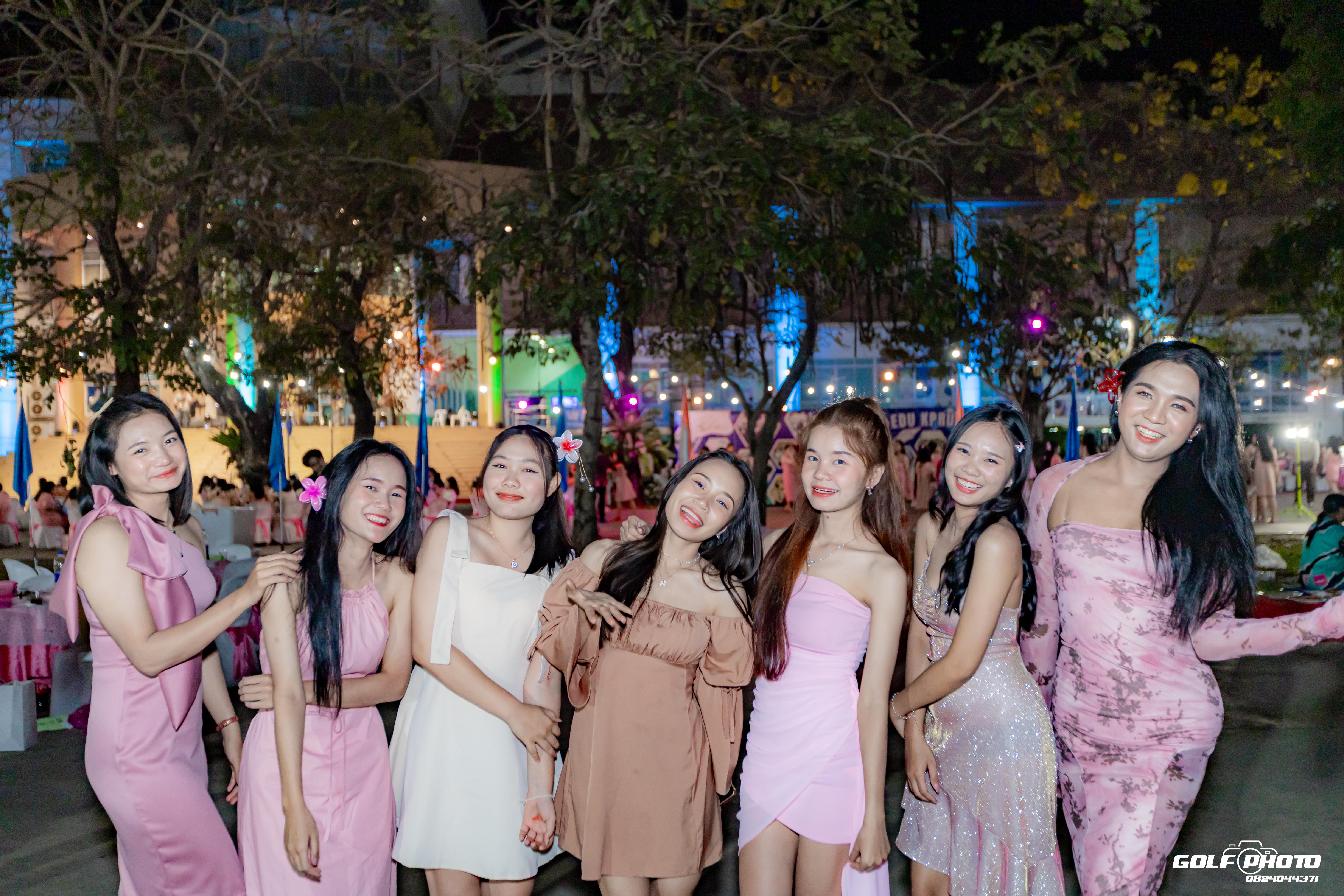 834. งานราตรีสีฟ้า