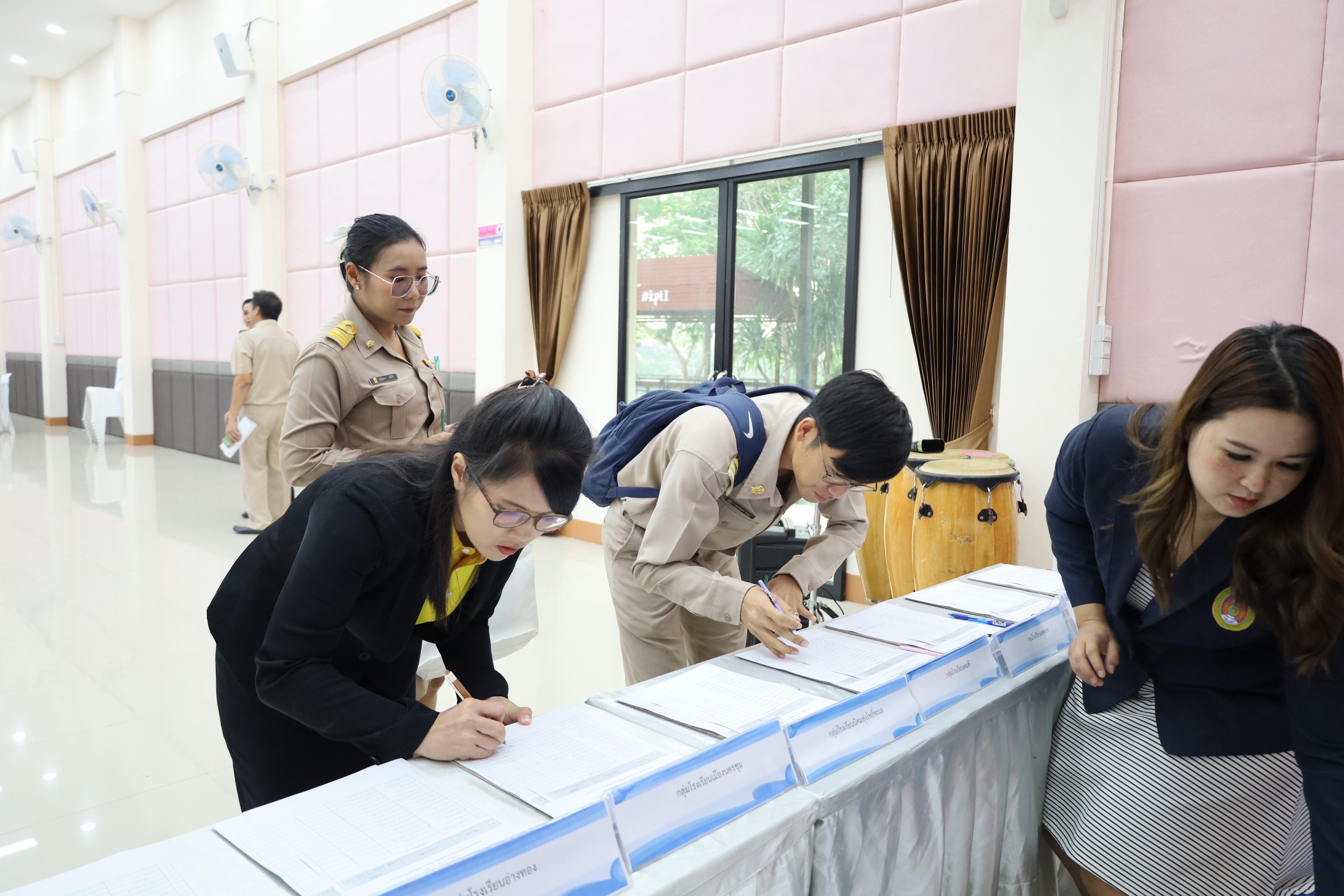 4. การอบรมเชิงปฏิบัติการพัฒนาจิตวิญญาณและจรรยาบรรณวิชาชีพครู