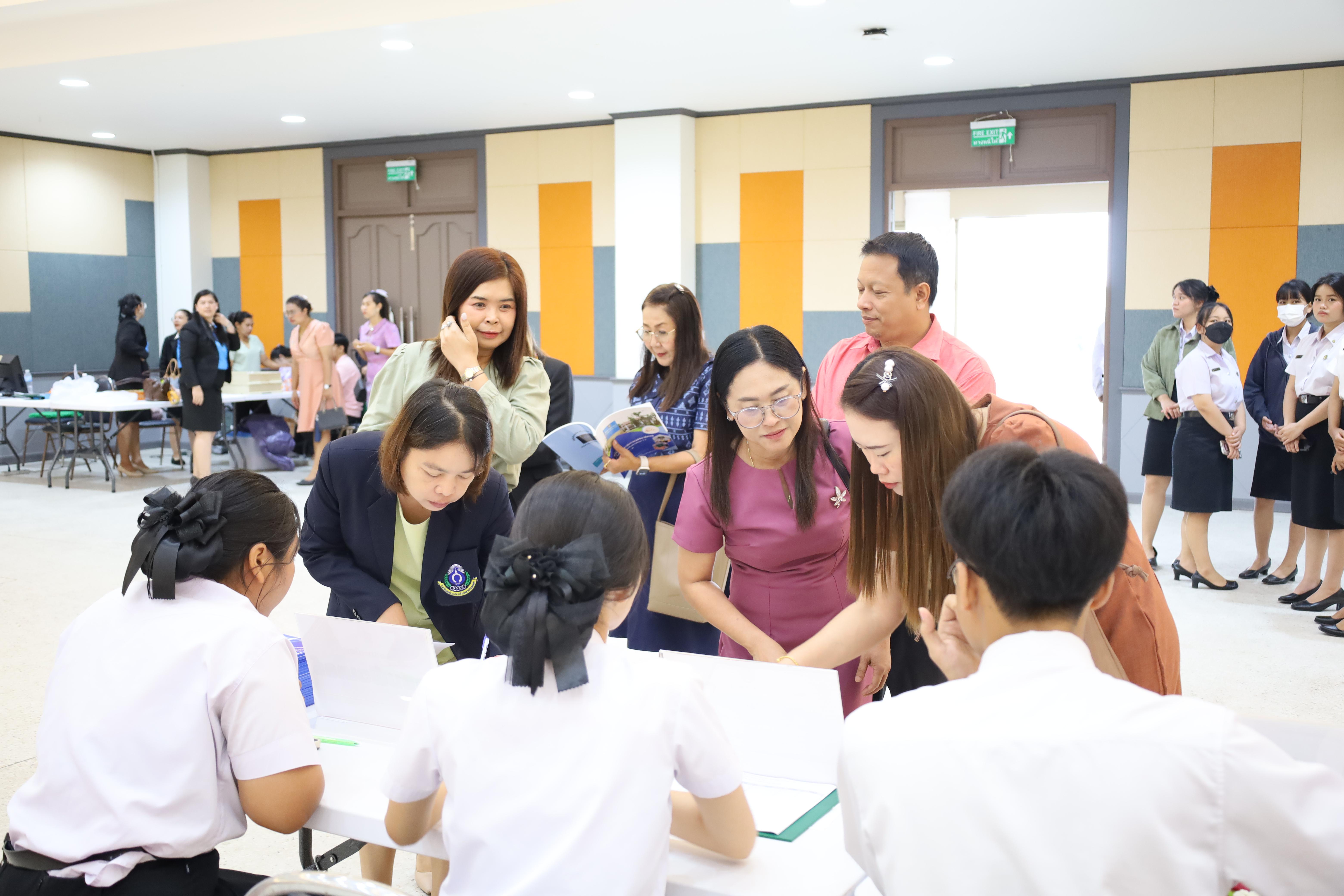 4. พิธีรับมอบศิษย์นักศึกษาฝึกประสบการณ์วิชาชีพครู