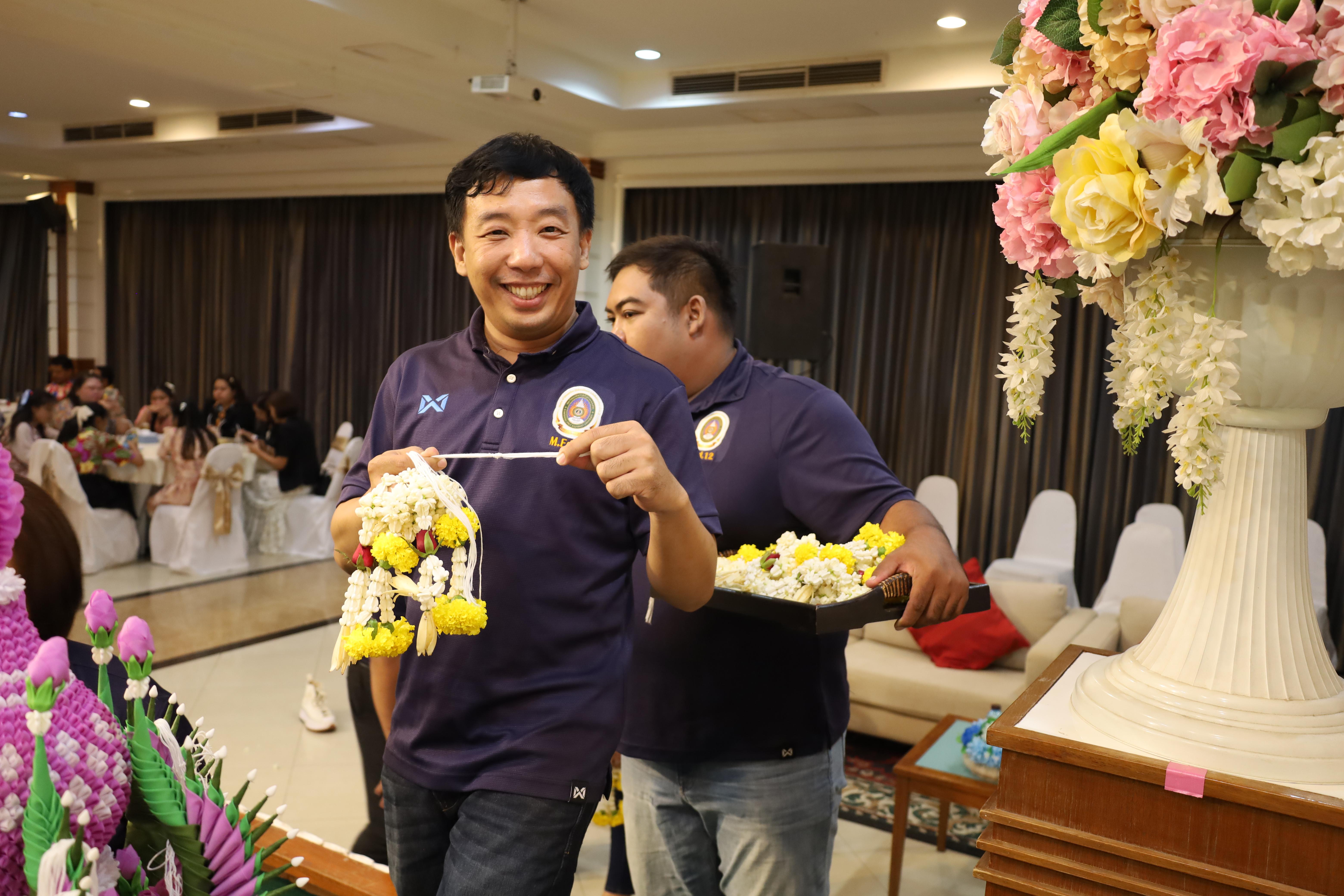 213. กิจกรรมไหว้ครู สู่ขวัญน้อง การบริหารการศึกษา ประจำปีการศึกษา 2568
