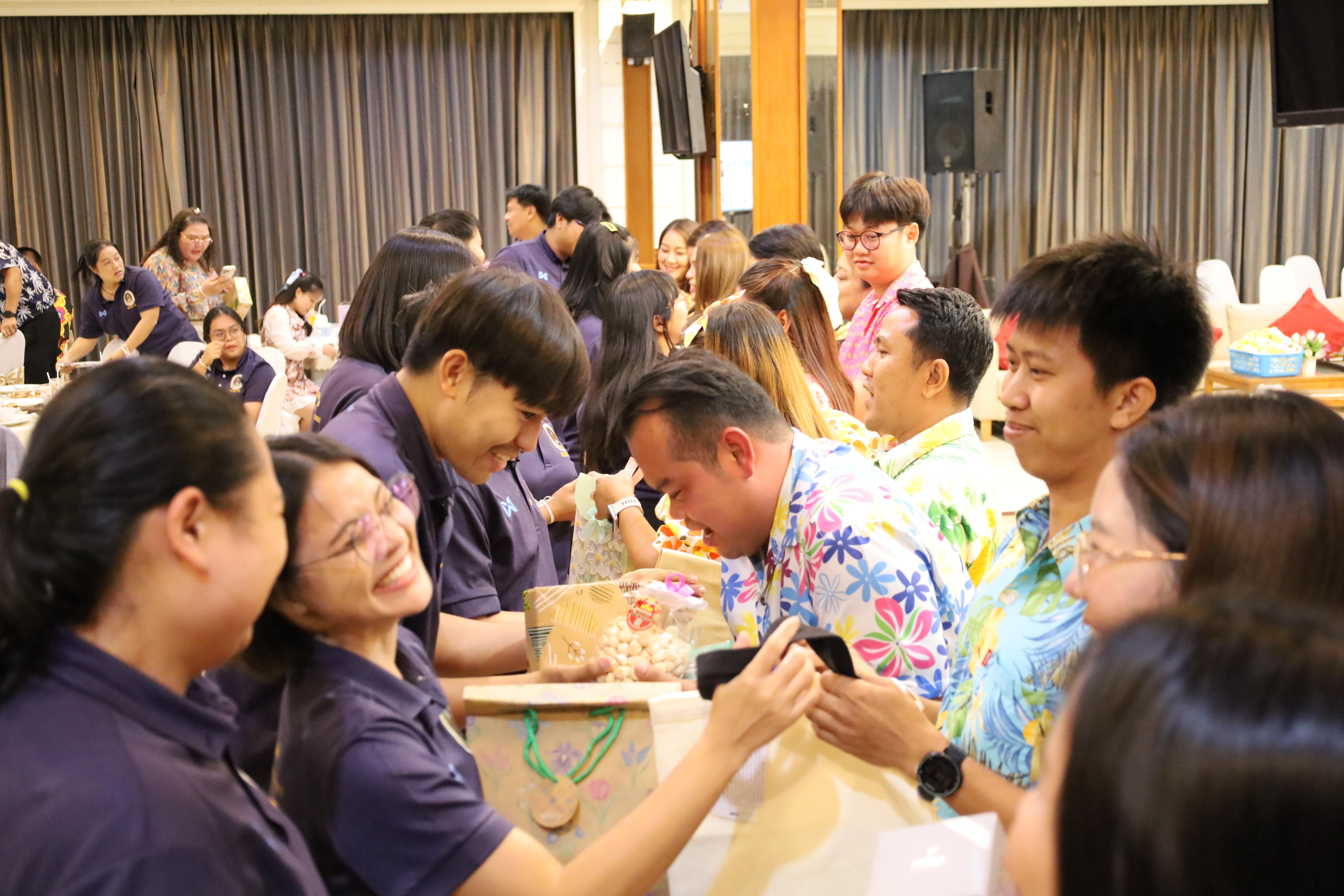 328. กิจกรรมไหว้ครู สู่ขวัญน้อง การบริหารการศึกษา ประจำปีการศึกษา 2568