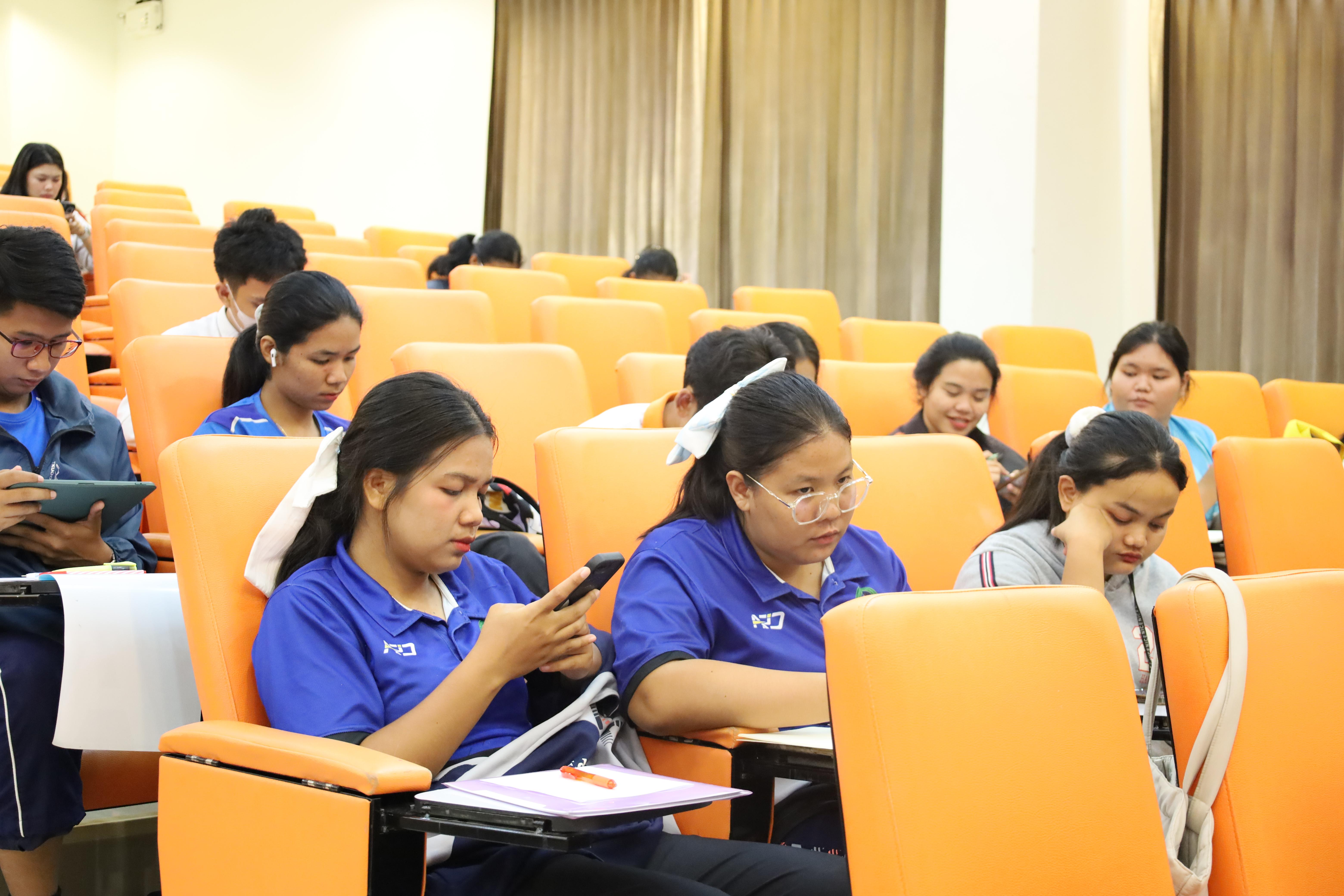 10. กิจกรรมเตรียมความพร้อมก่อนสอบใบประกอบวิชาชีพครู