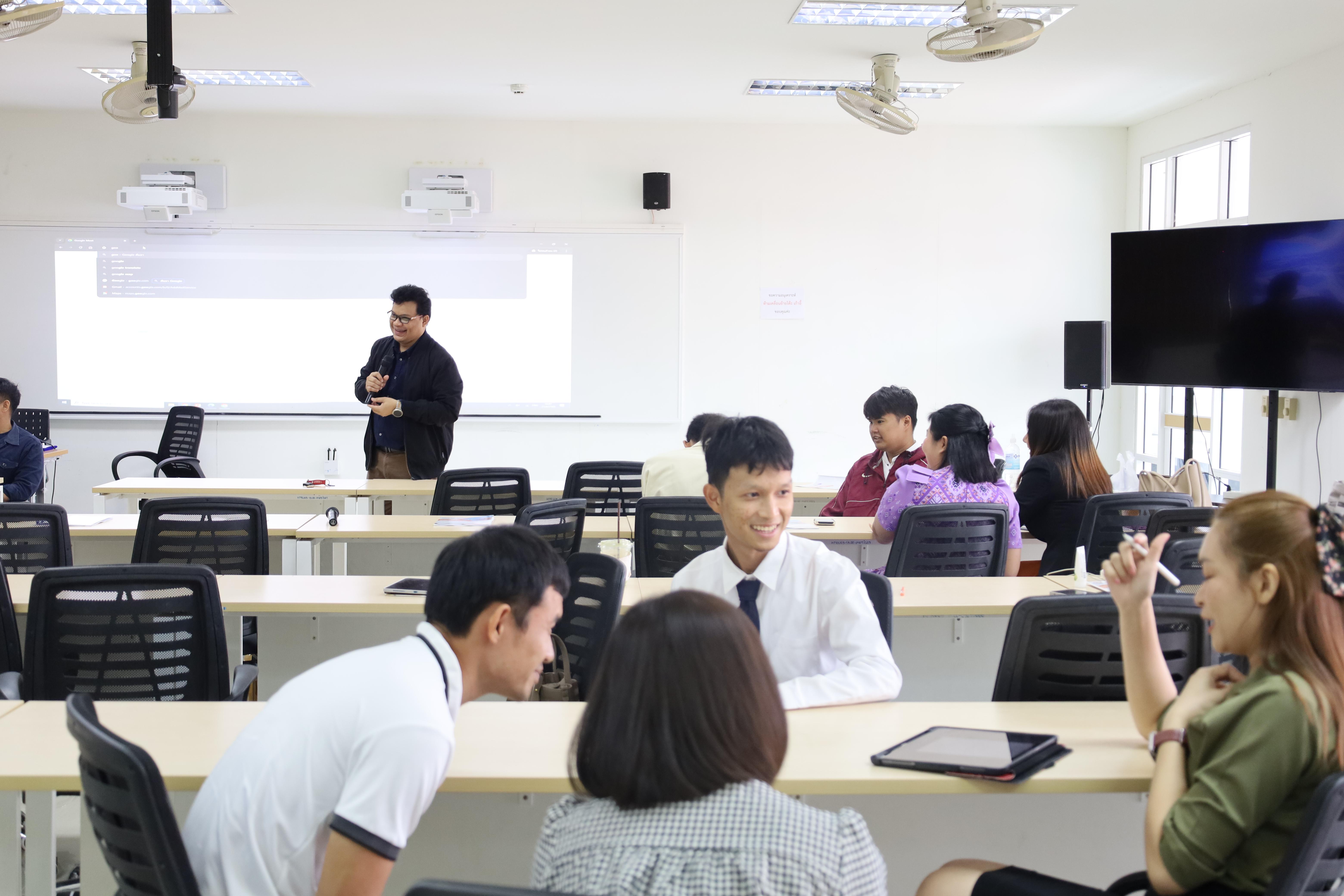 64. อบรมหลักสูตรการพัฒนาสมรรถนะครูภาษาอังกฤษด้วย Generative AI