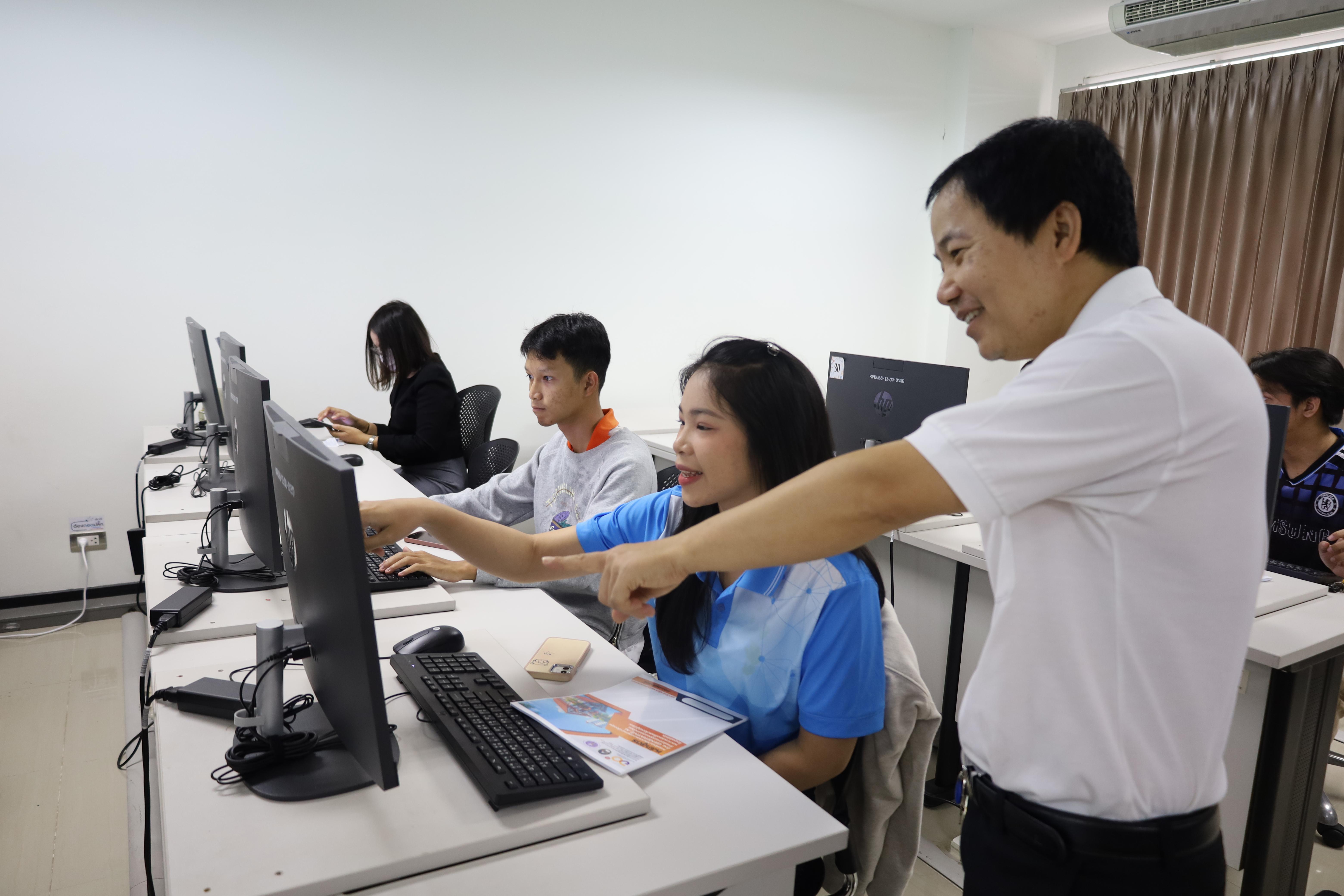 14. อบรมหลักสูตรการพัฒนาสมรรถนะครูภาษาอังกฤษด้วย Generative AI-1