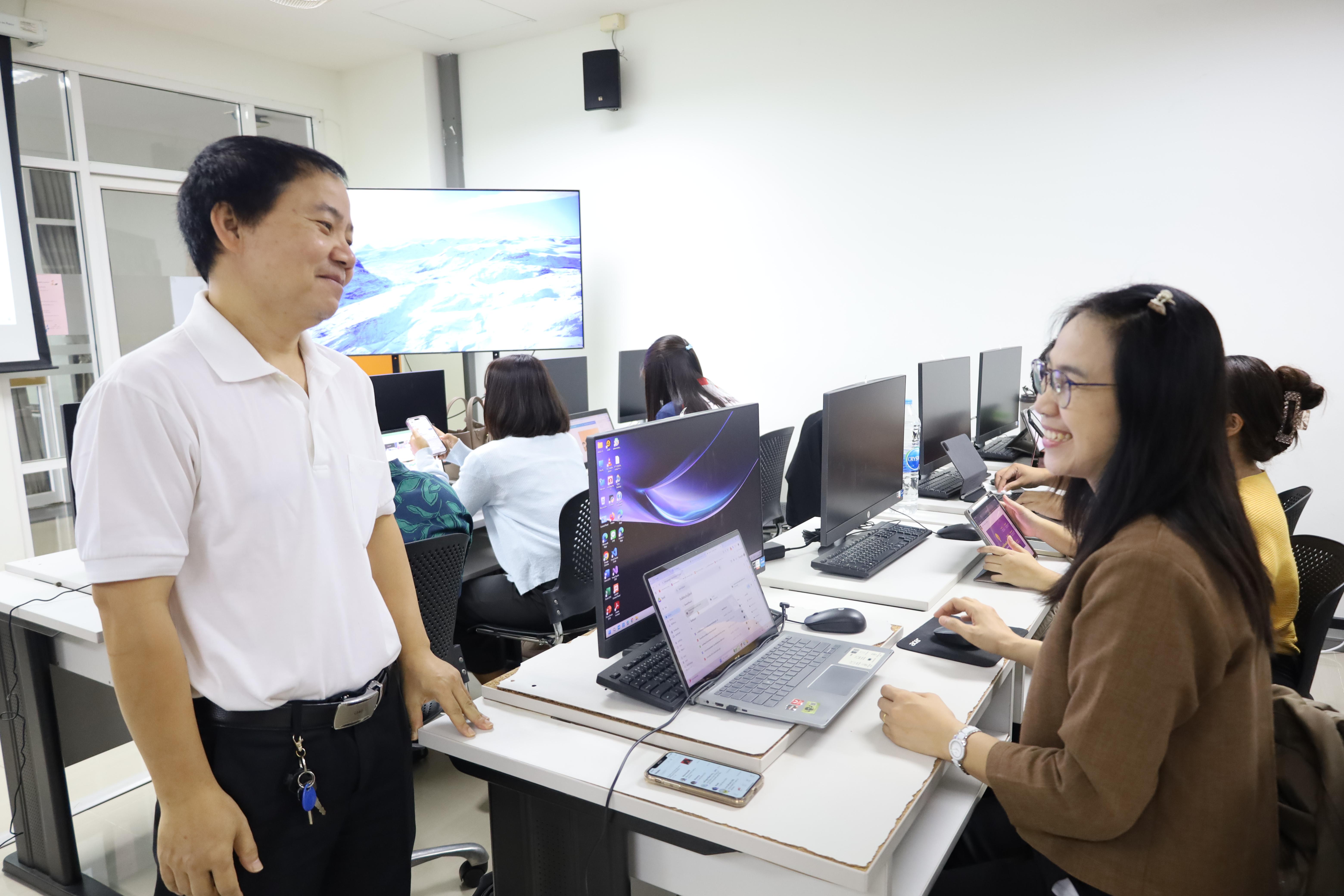 15. อบรมหลักสูตรการพัฒนาสมรรถนะครูภาษาอังกฤษด้วย Generative AI-1