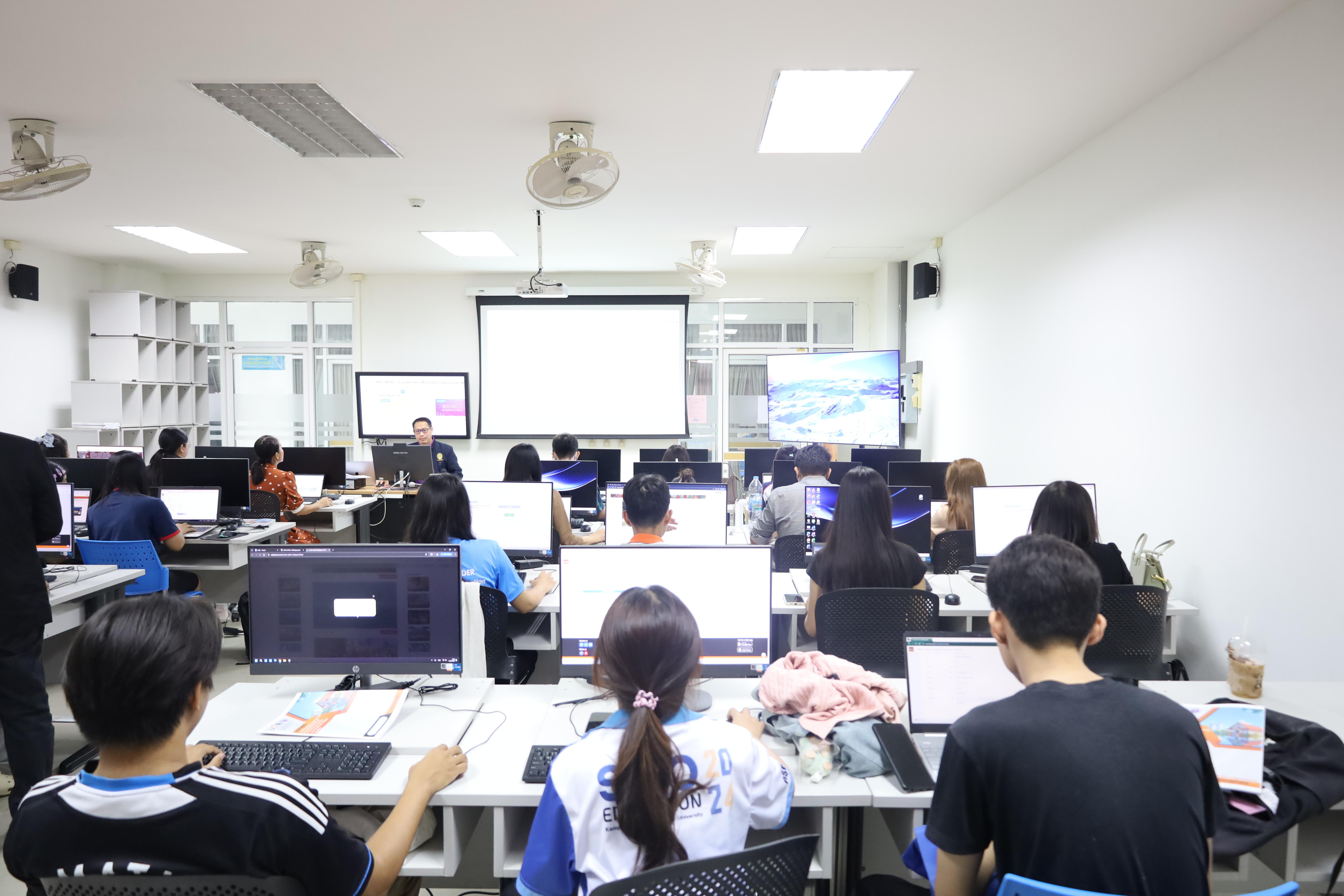 53. อบรมหลักสูตรการพัฒนาสมรรถนะครูภาษาอังกฤษด้วย Generative AI-1