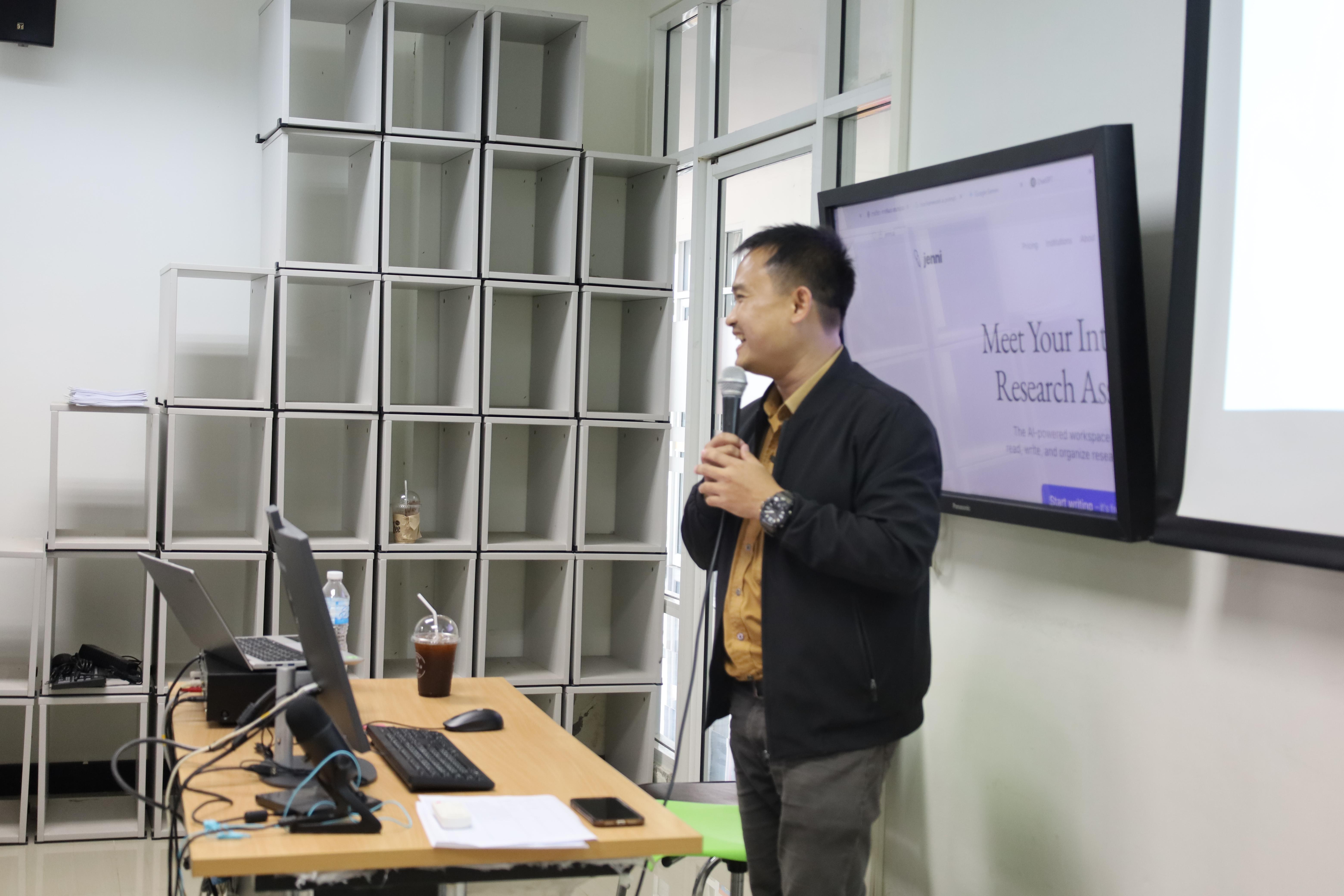 111. อบรมหลักสูตรการพัฒนาสมรรถนะครูภาษาอังกฤษด้วย Generative AI-1