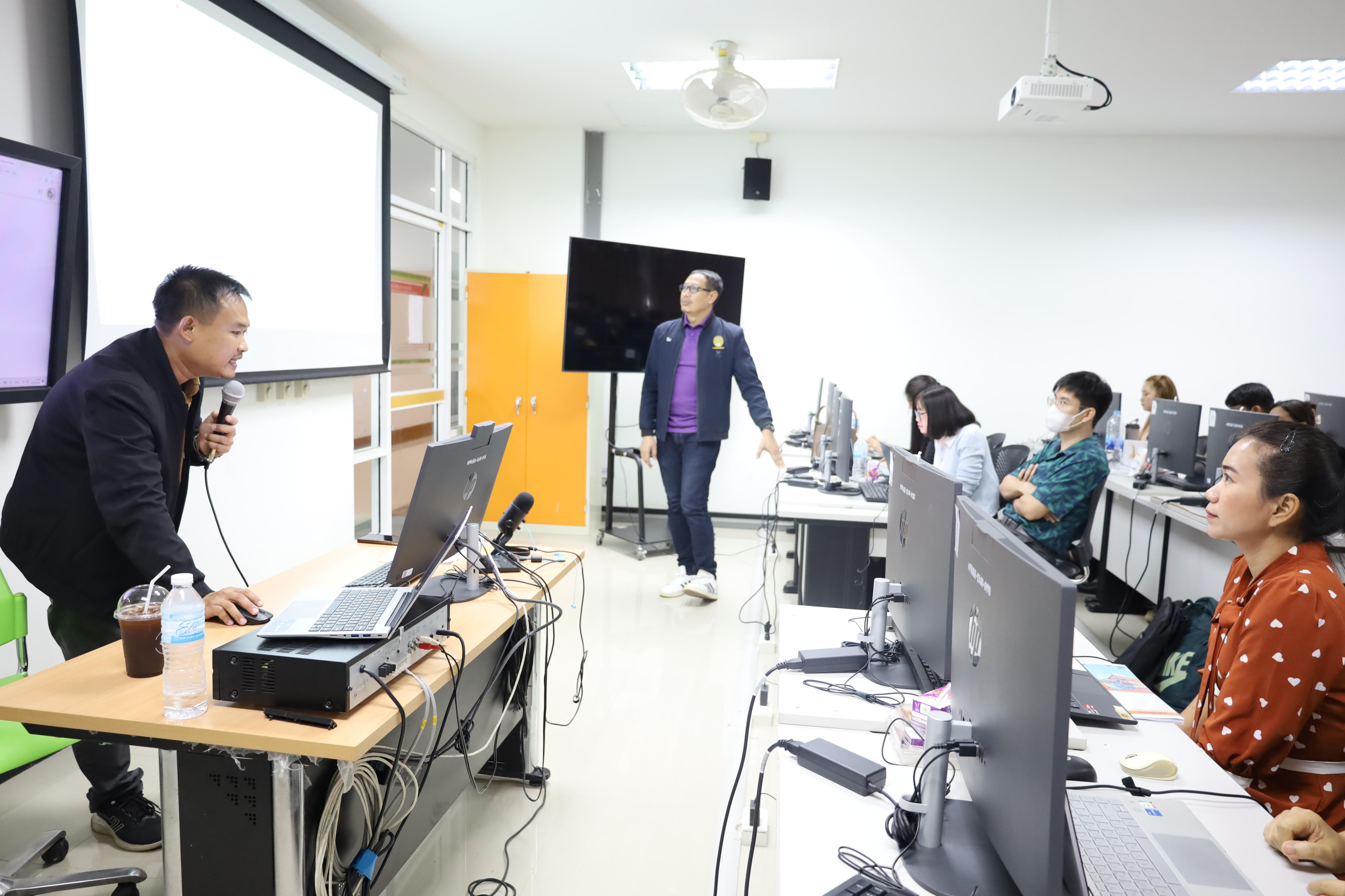 132. อบรมหลักสูตรการพัฒนาสมรรถนะครูภาษาอังกฤษด้วย Generative AI-1