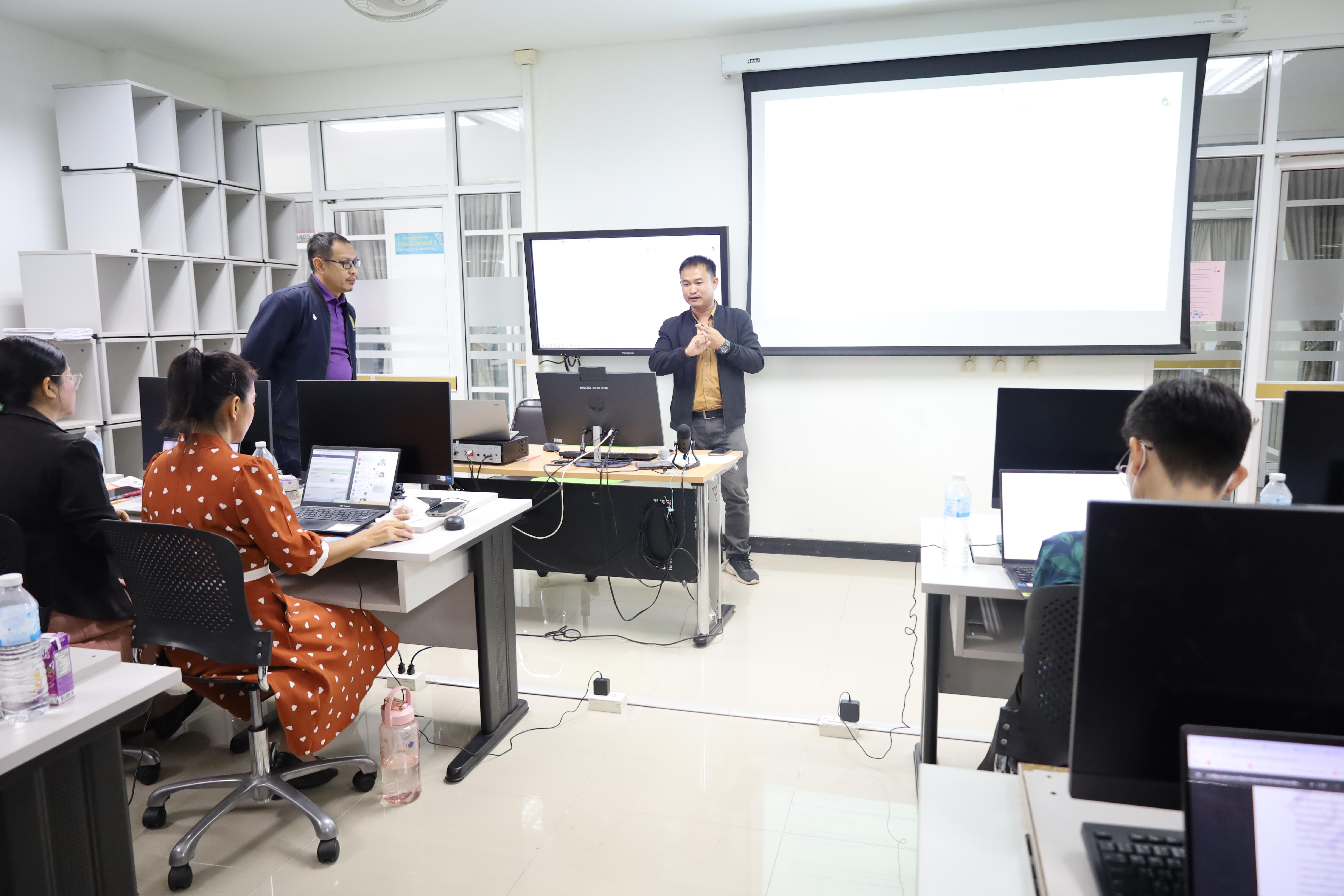 141. อบรมหลักสูตรการพัฒนาสมรรถนะครูภาษาอังกฤษด้วย Generative AI-1