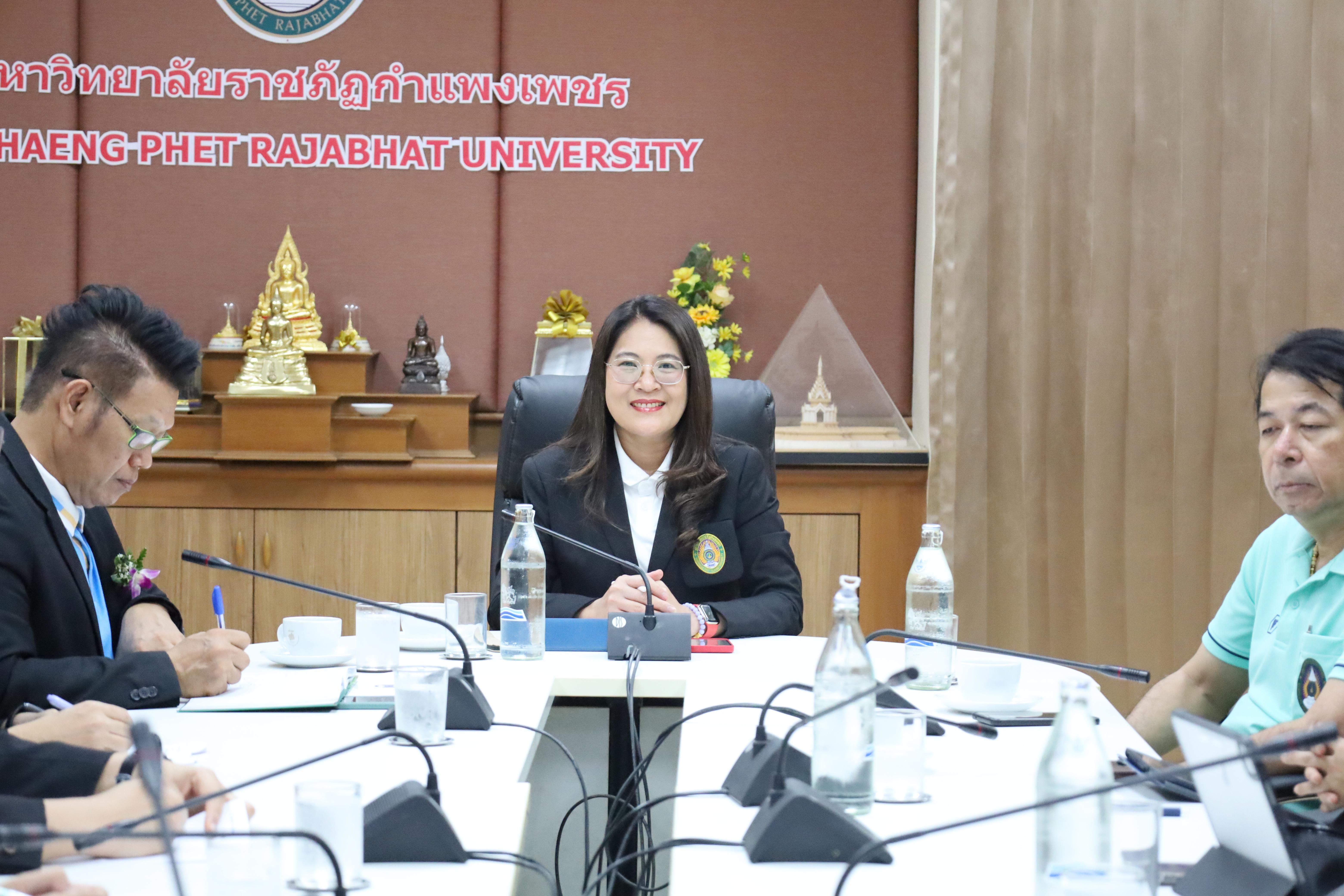 3. ผู้บริหารคณะครุศาสตร์รับมอบนโยบายจากอธิการบดี