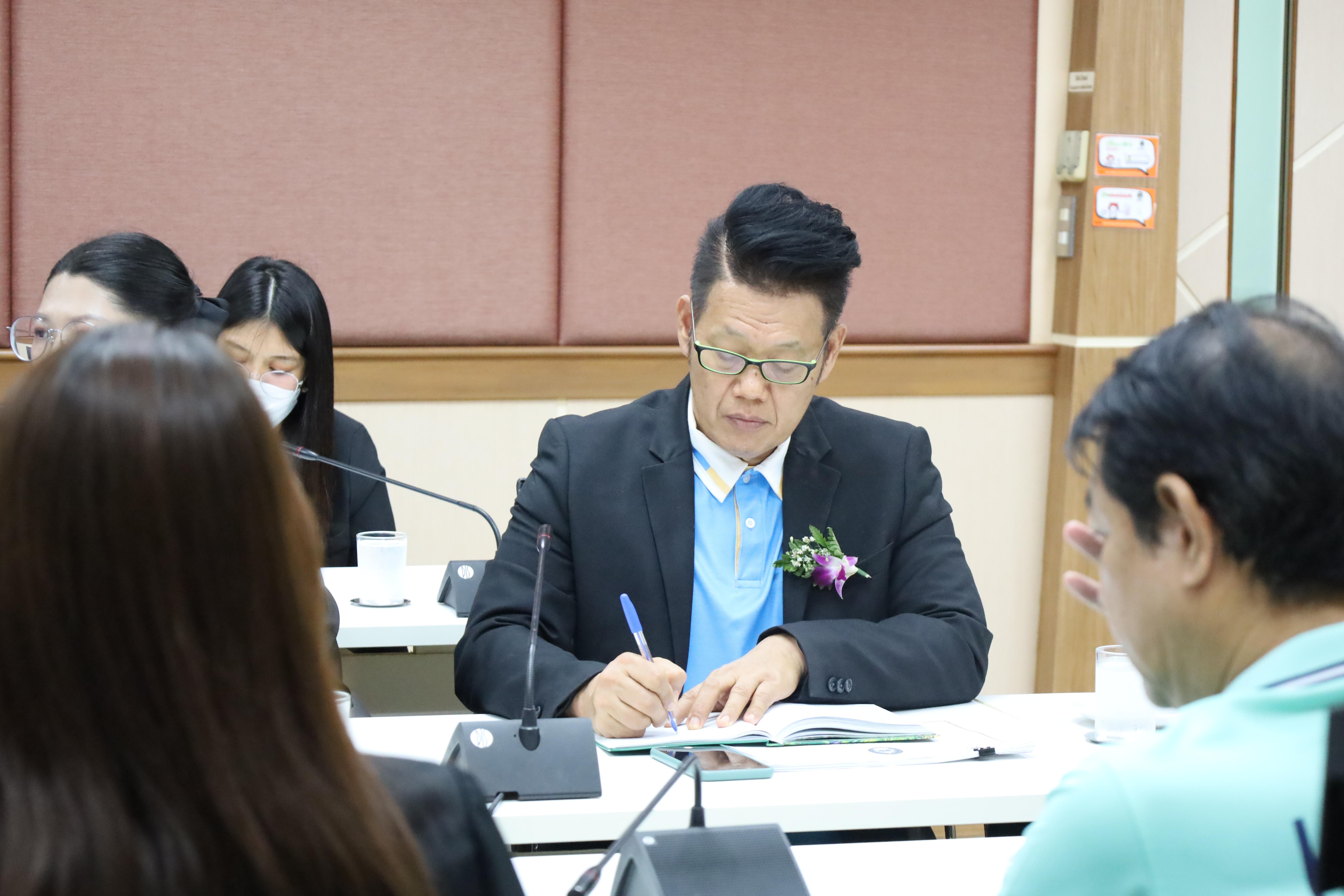 9. ผู้บริหารคณะครุศาสตร์รับมอบนโยบายจากอธิการบดี