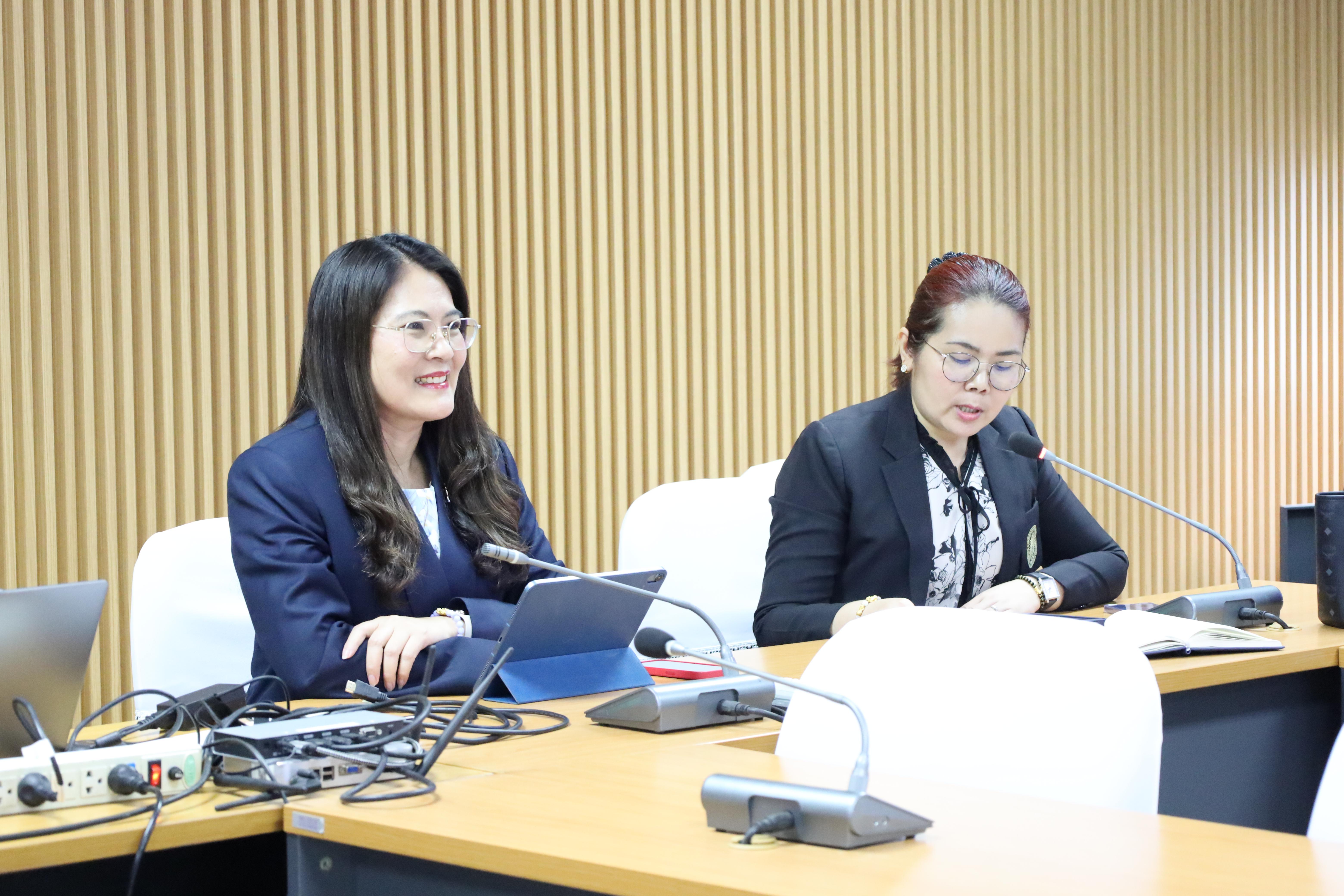 1. ผู้ทรงคุณวุฒิสภาวิชาการ พบอาจารย์คณะครุศาสตร์