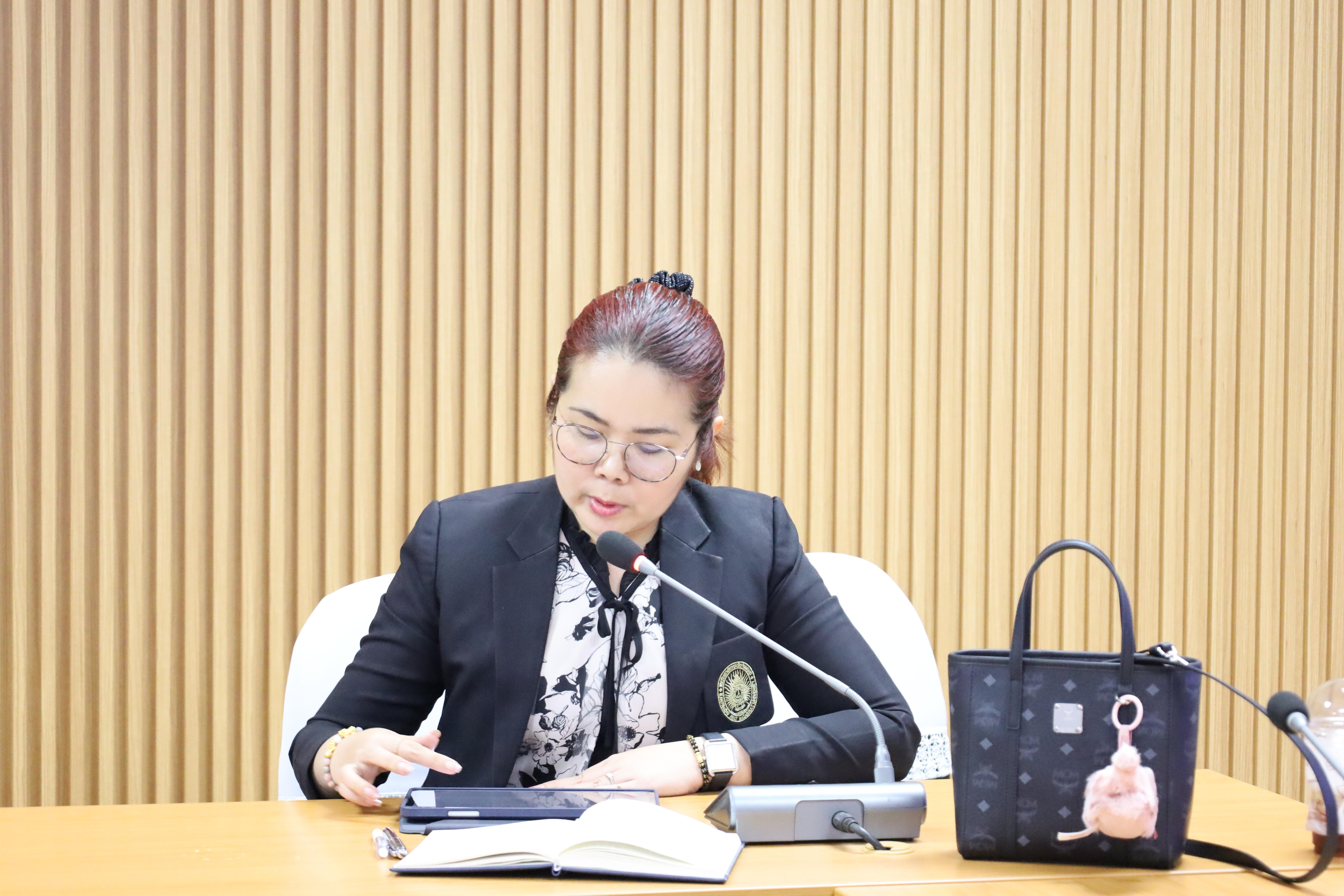 2. ผู้ทรงคุณวุฒิสภาวิชาการ พบอาจารย์คณะครุศาสตร์