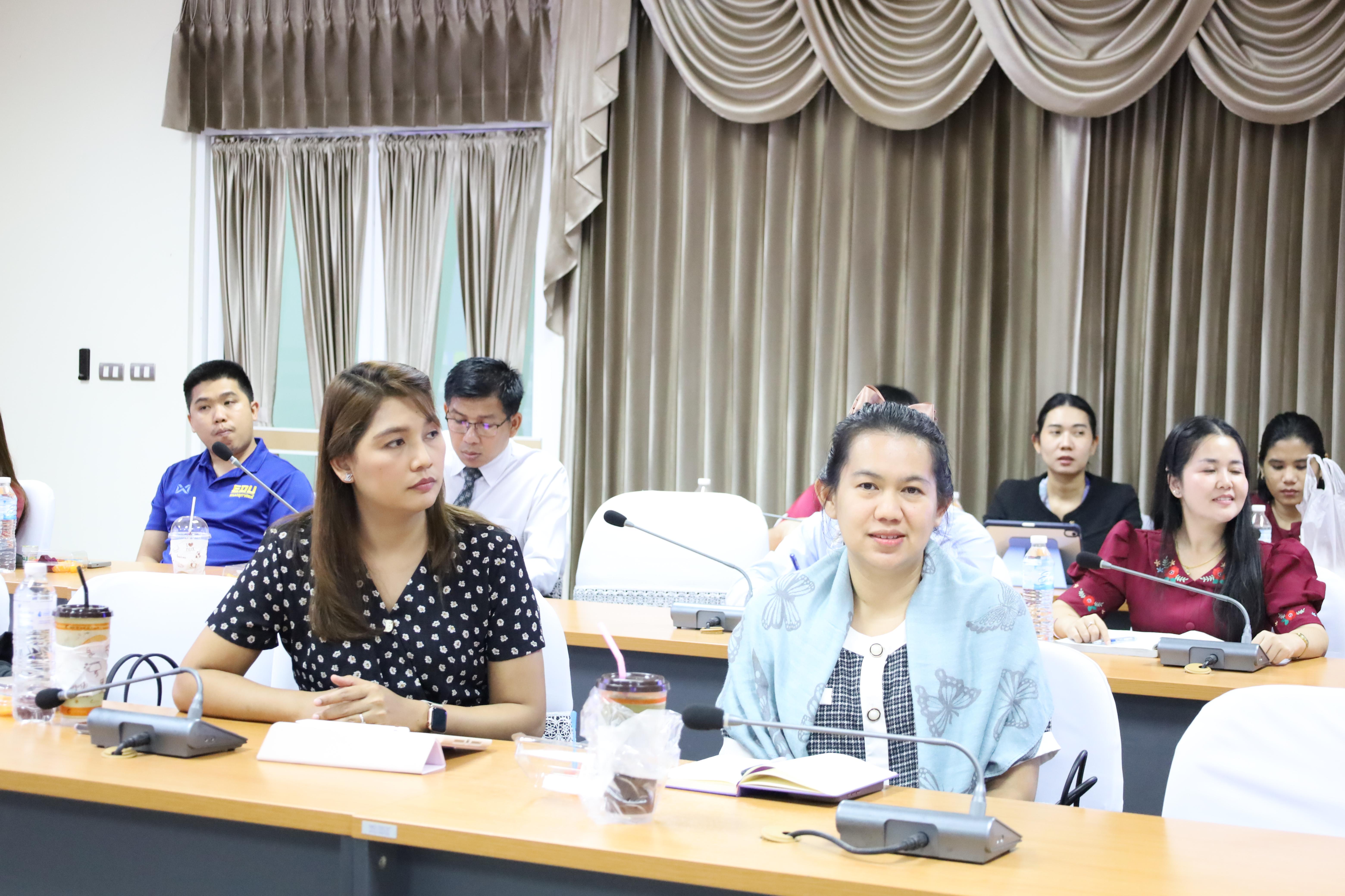 11. ผู้ทรงคุณวุฒิสภาวิชาการ พบอาจารย์คณะครุศาสตร์