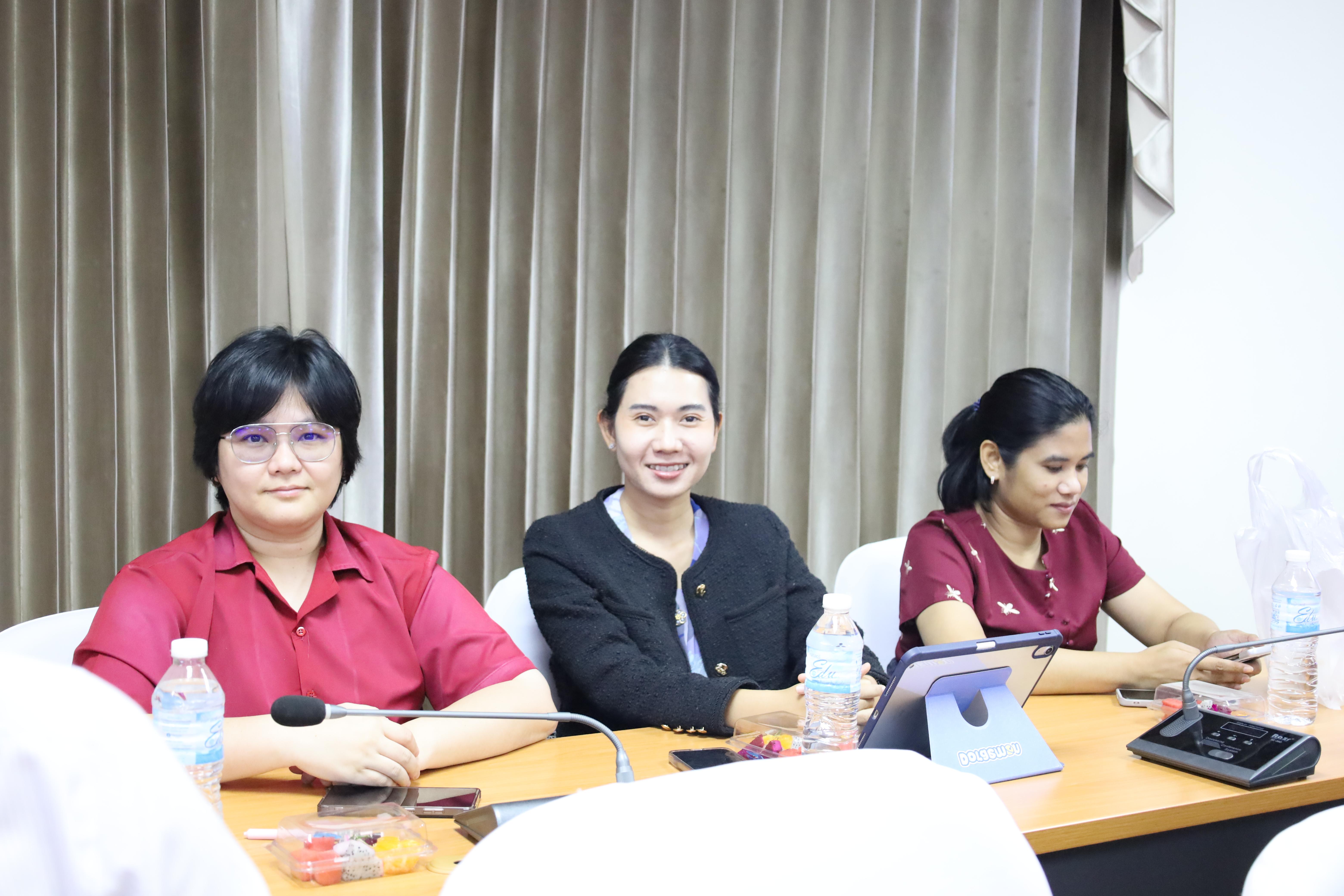 23. ผู้ทรงคุณวุฒิสภาวิชาการ พบอาจารย์คณะครุศาสตร์
