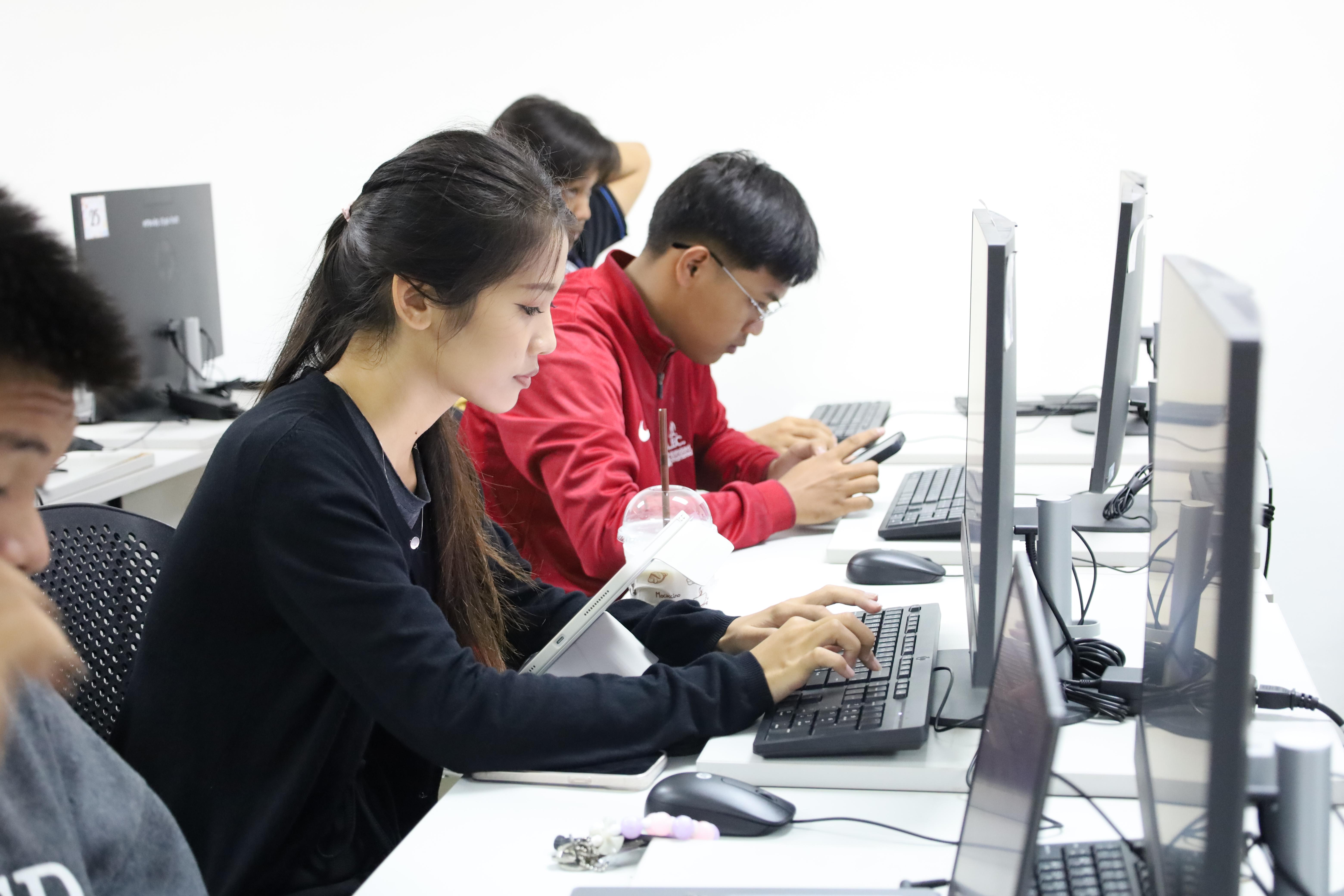 4. กิจกรรมอบรมหลักสูตรระยะสั้น (Non-degree) การพัฒนาสมรรถนะครูภาษาอังกฤษด้วย Generative AI
