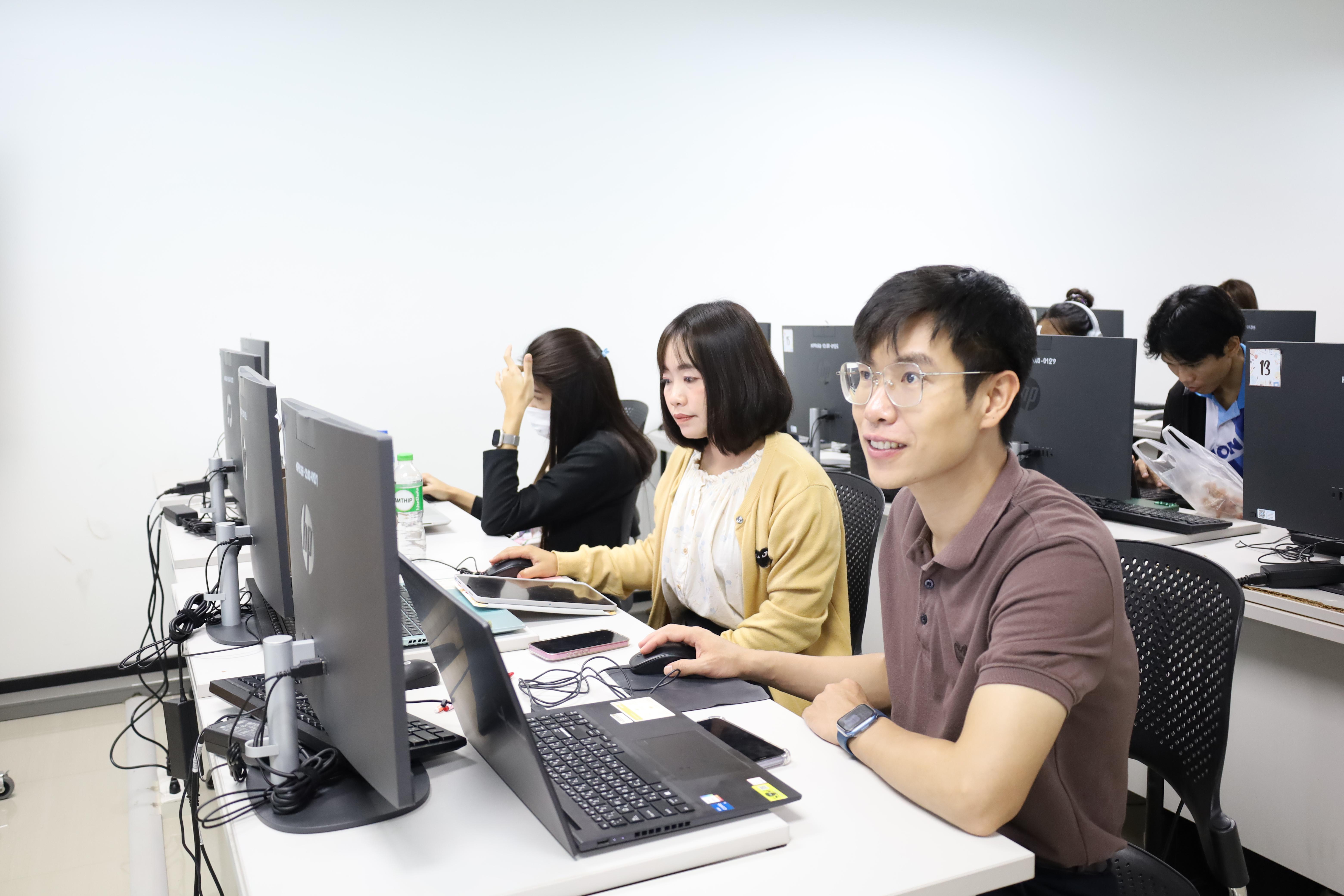 4. กิจกรรมอบรมหลักสูตรระยะสั้น (Non-degree) การพัฒนาสมรรถนะครูภาษาอังกฤษด้วย Generative AI