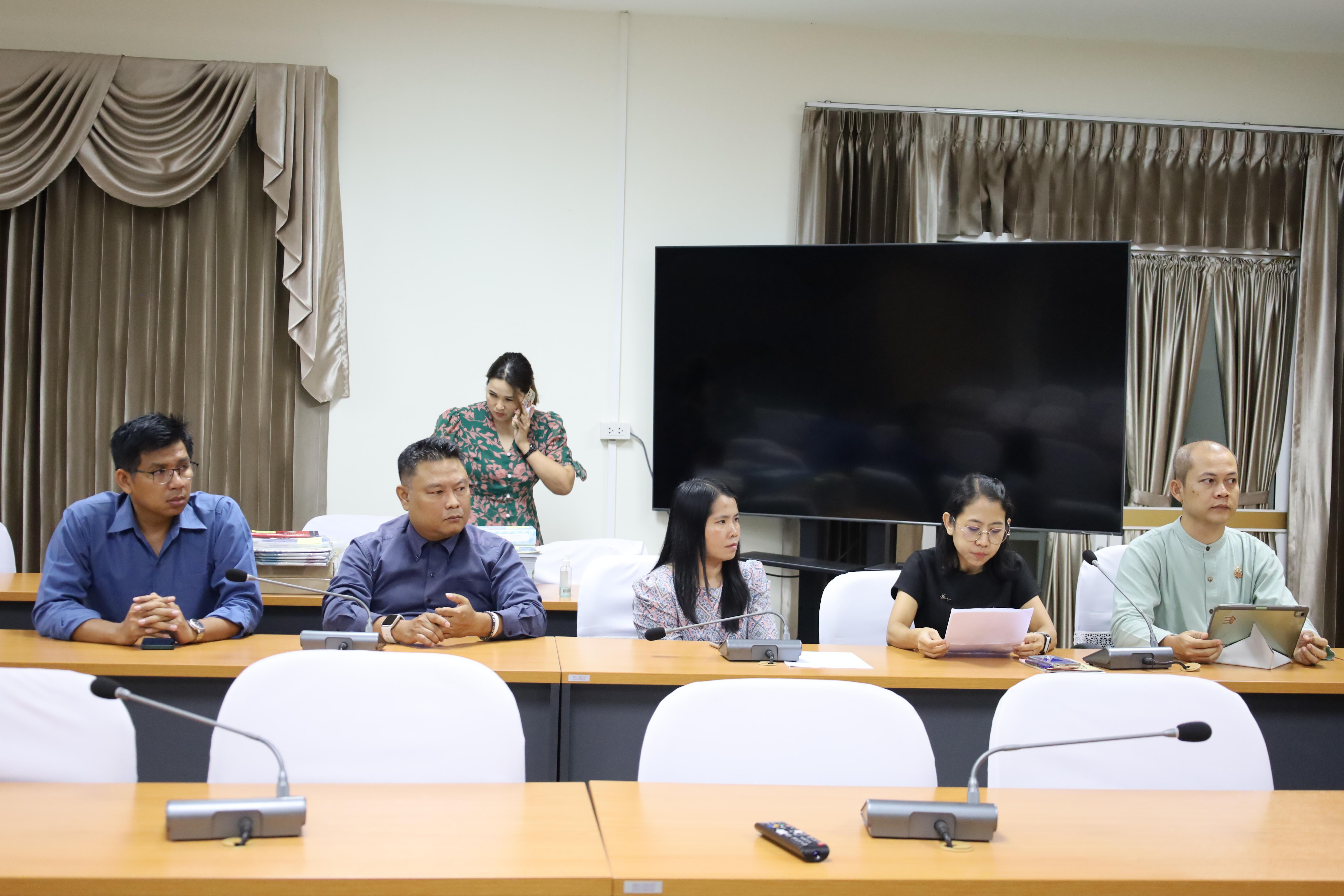 4. มอบสื่อการเรียนการสอน