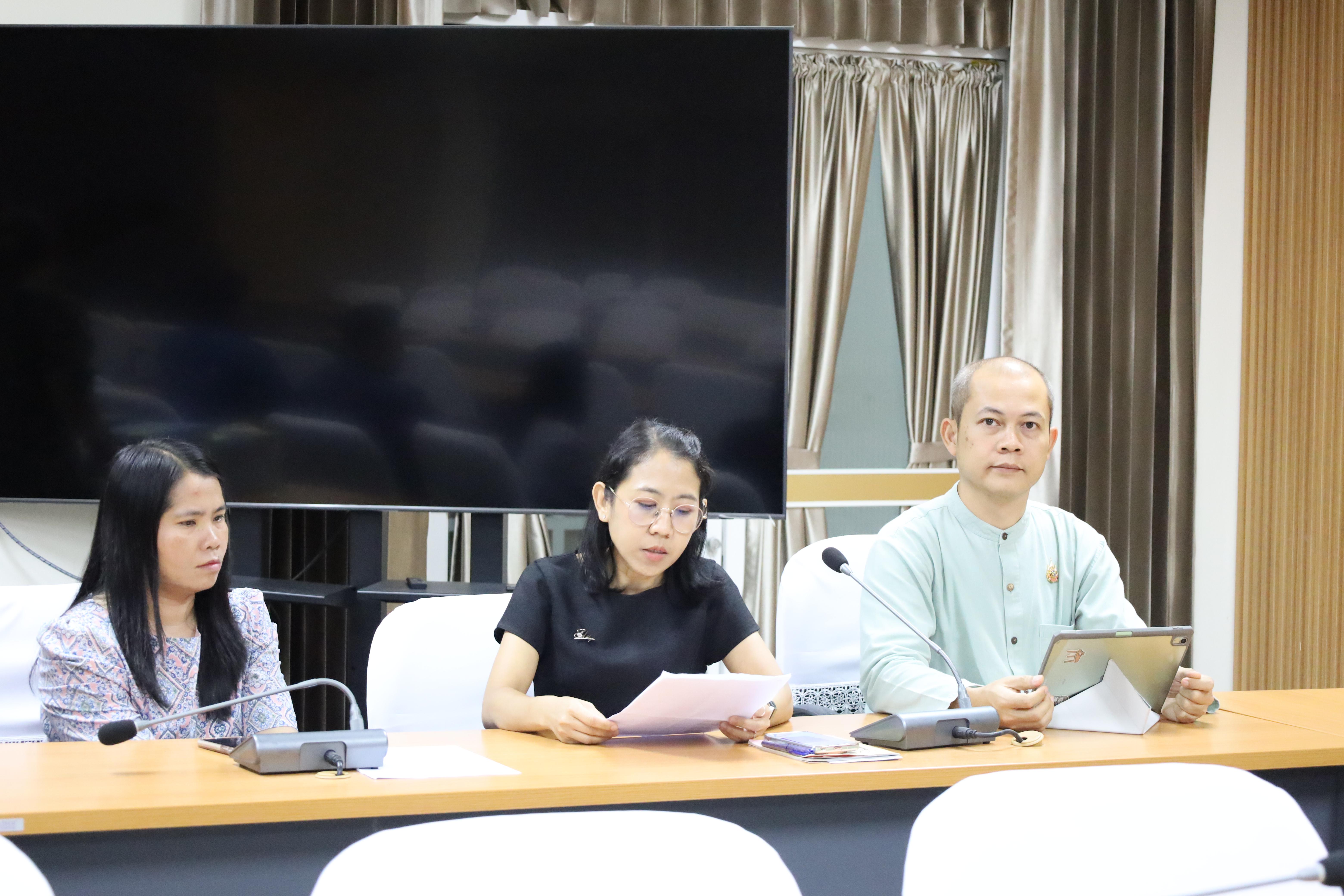 3. มอบสื่อการเรียนการสอน