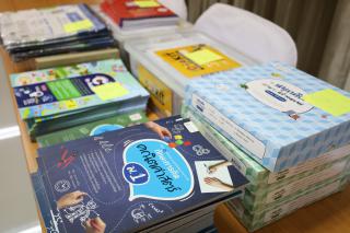 1. มอบสื่อการเรียนการสอน