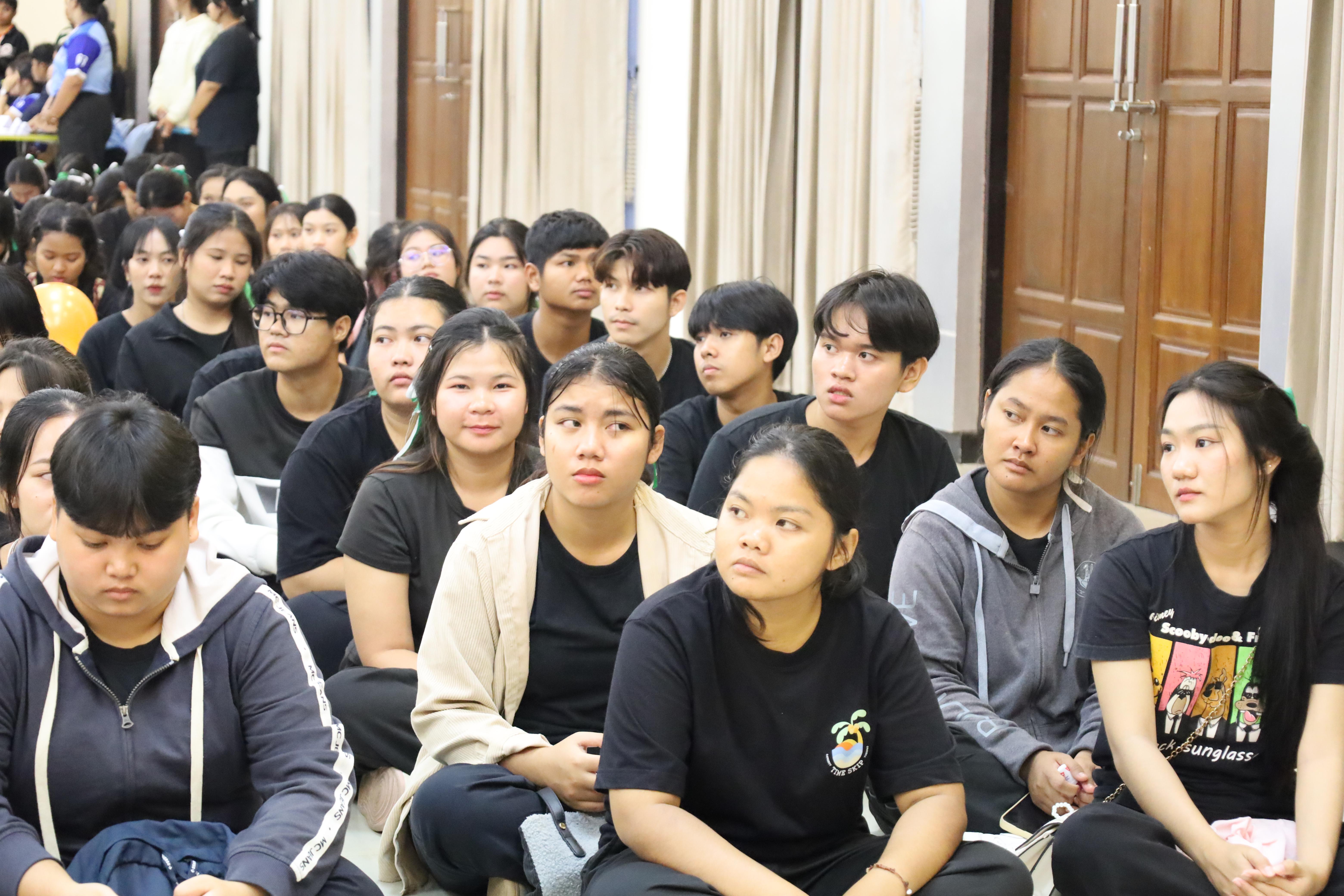7. พบปะคณะผู้บริหารและการชี้แจงการสอบกลางภาคให้กับนักศึกษาชั้นปีที่ 1