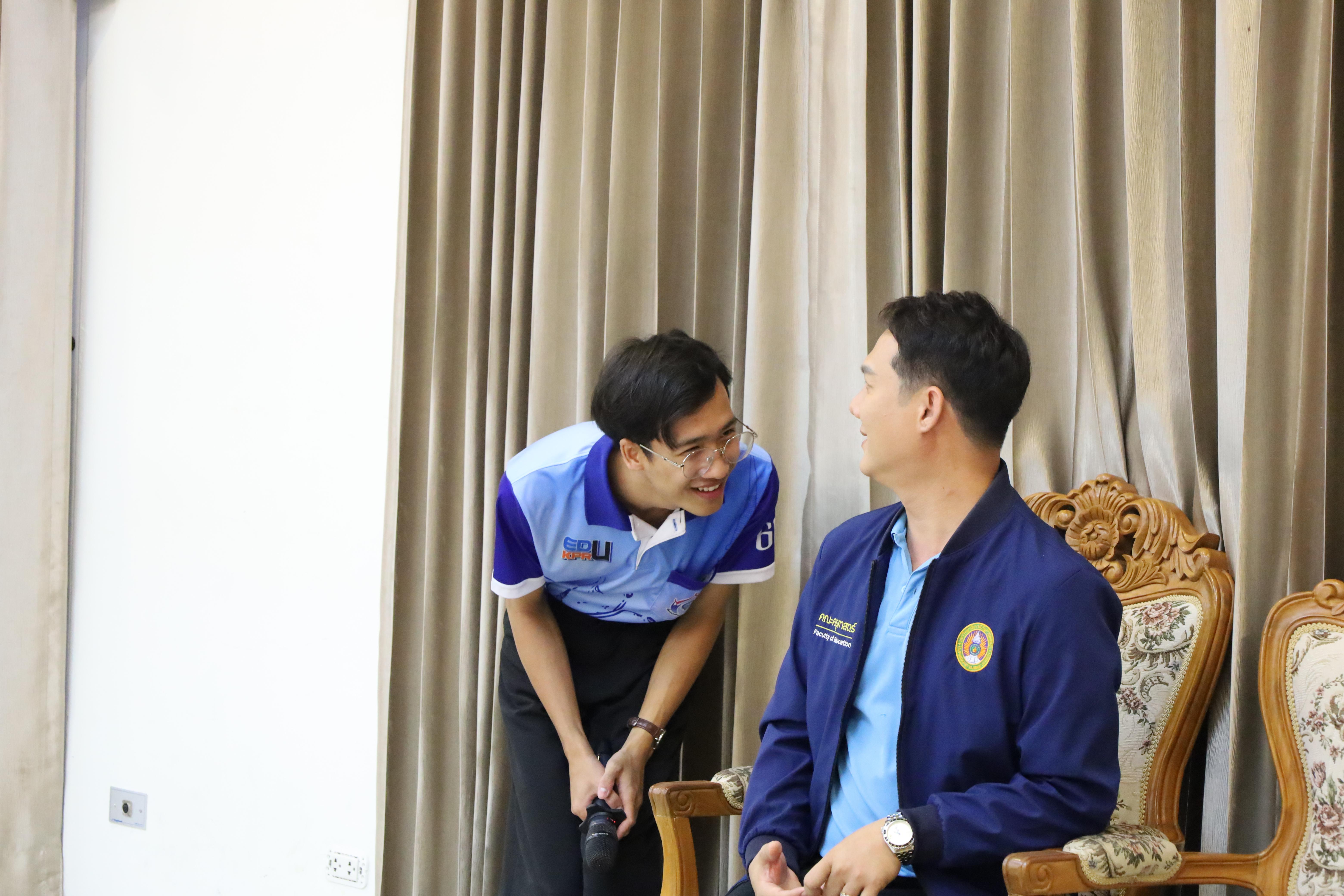 8. พบปะคณะผู้บริหารและการชี้แจงการสอบกลางภาคให้กับนักศึกษาชั้นปีที่ 1
