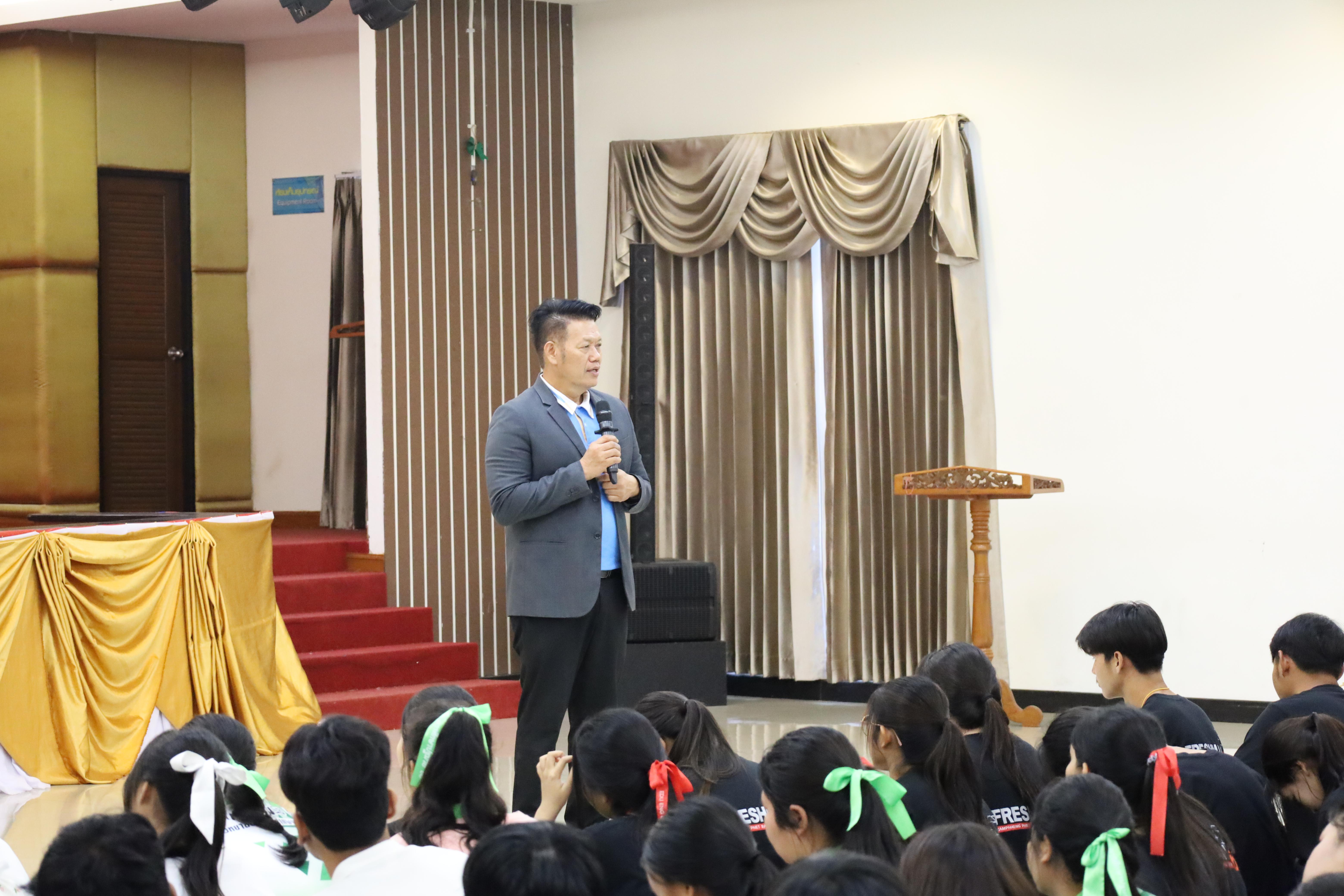 12. พบปะคณะผู้บริหารและการชี้แจงการสอบกลางภาคให้กับนักศึกษาชั้นปีที่ 1