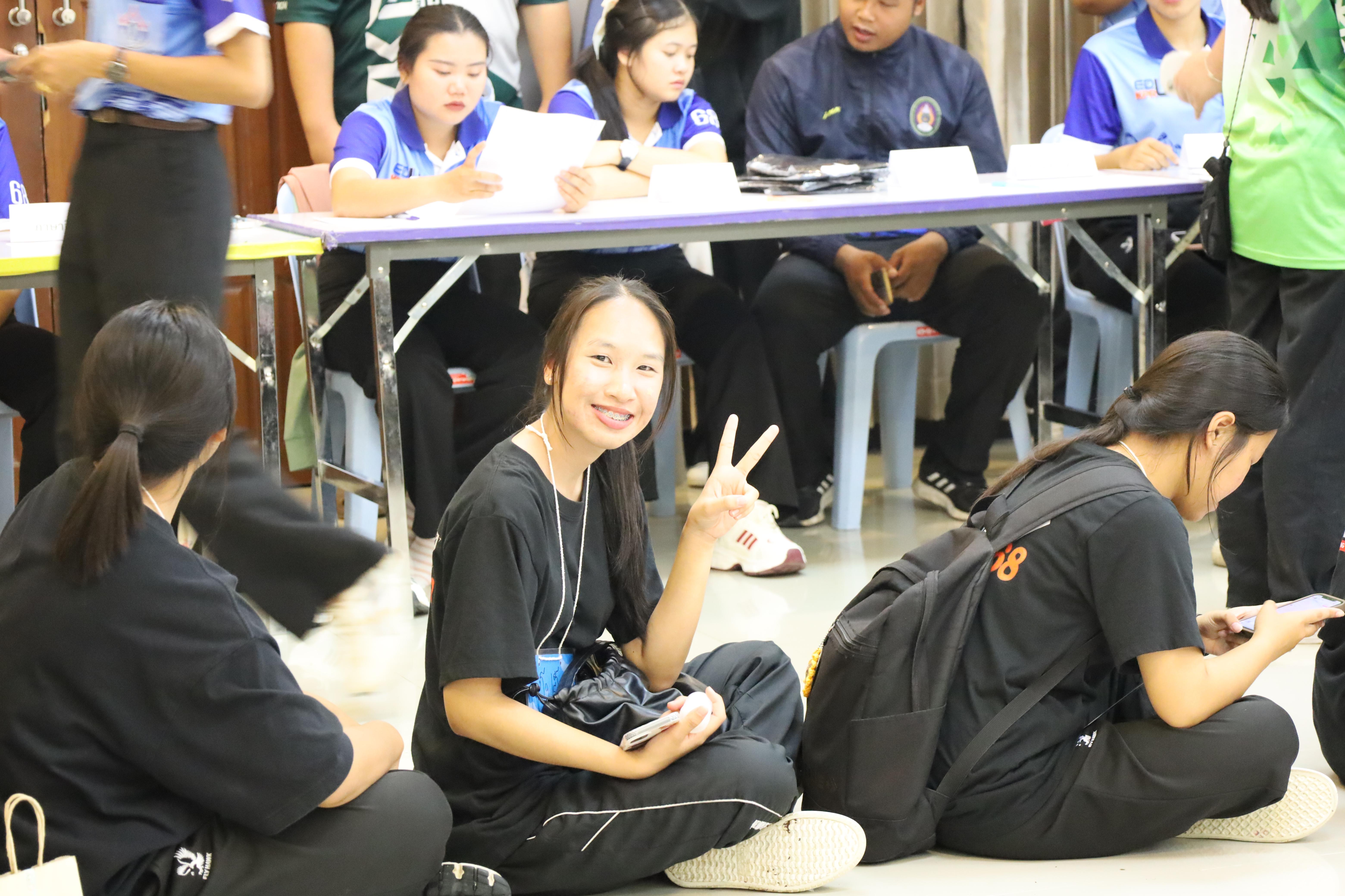 17. พบปะคณะผู้บริหารและการชี้แจงการสอบกลางภาคให้กับนักศึกษาชั้นปีที่ 1