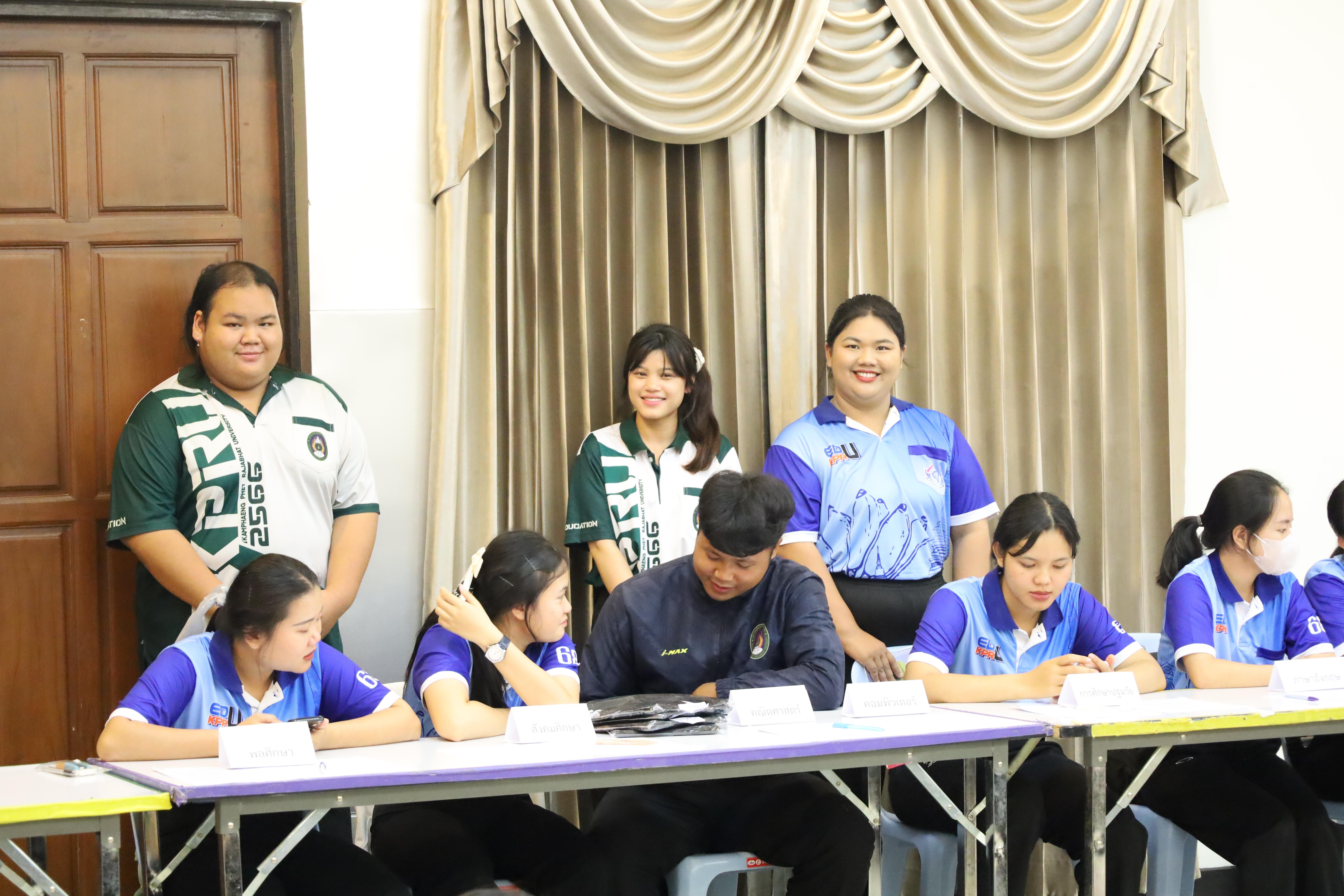 20. พบปะคณะผู้บริหารและการชี้แจงการสอบกลางภาคให้กับนักศึกษาชั้นปีที่ 1
