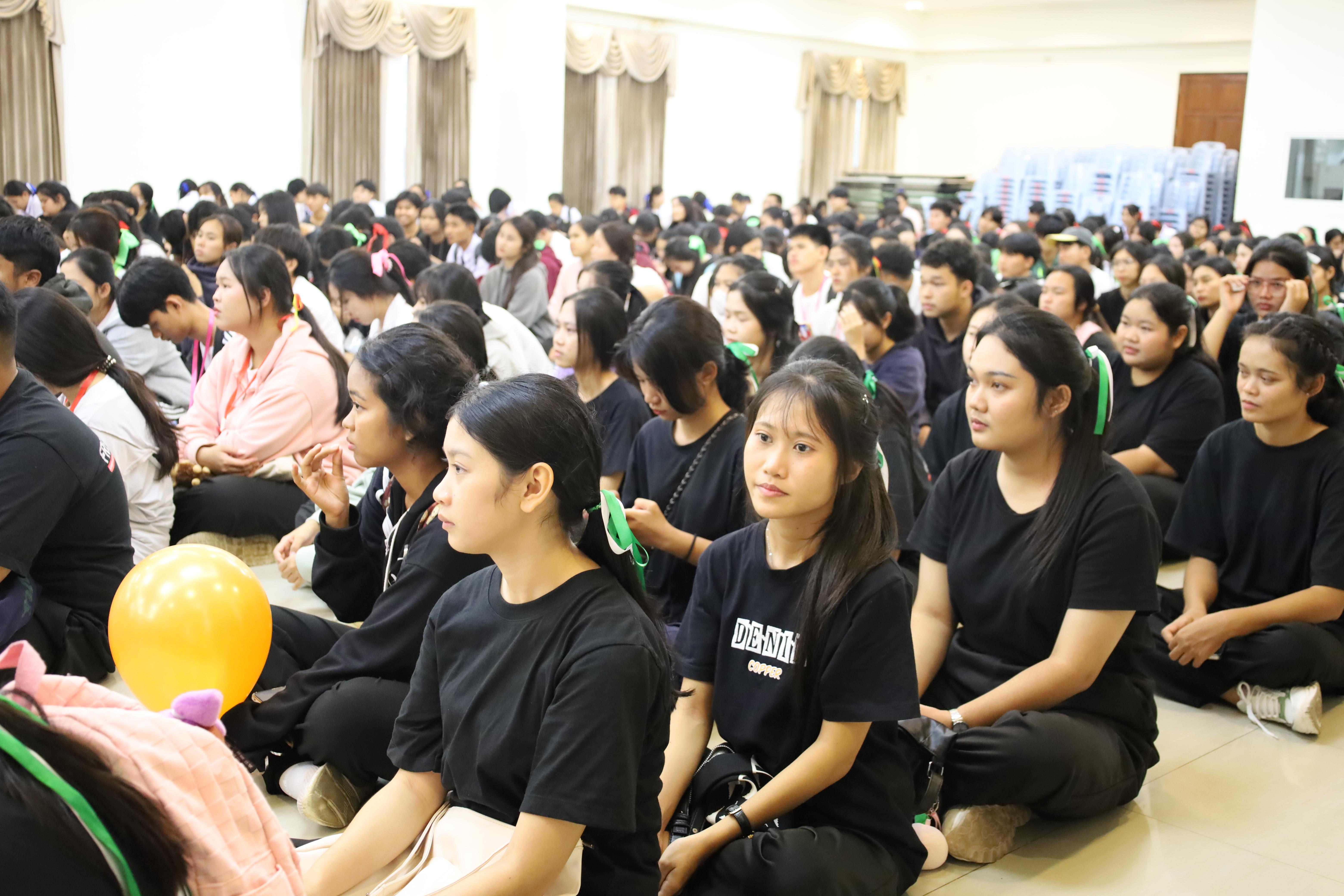 30. พบปะคณะผู้บริหารและการชี้แจงการสอบกลางภาคให้กับนักศึกษาชั้นปีที่ 1