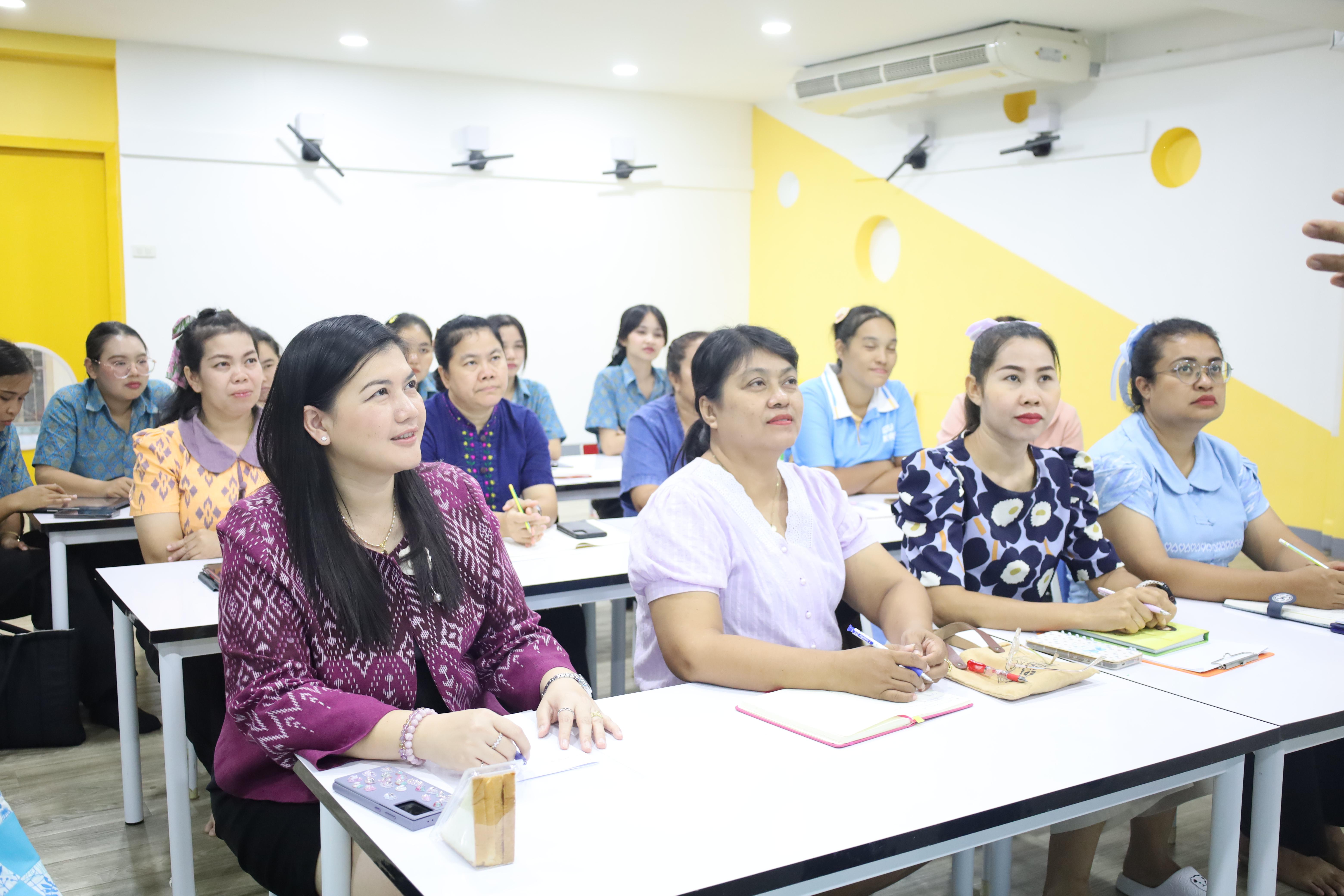 35. โครงการการพัฒนาบุคลิกภาพและทักษะการพูดคุยเชิงบวกสำหรับครูปฐมวัย