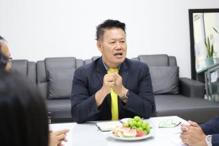 3. คณบดีพบปะอาจารย์ประจำโปรแกรมวิชาสังคมศึกษา