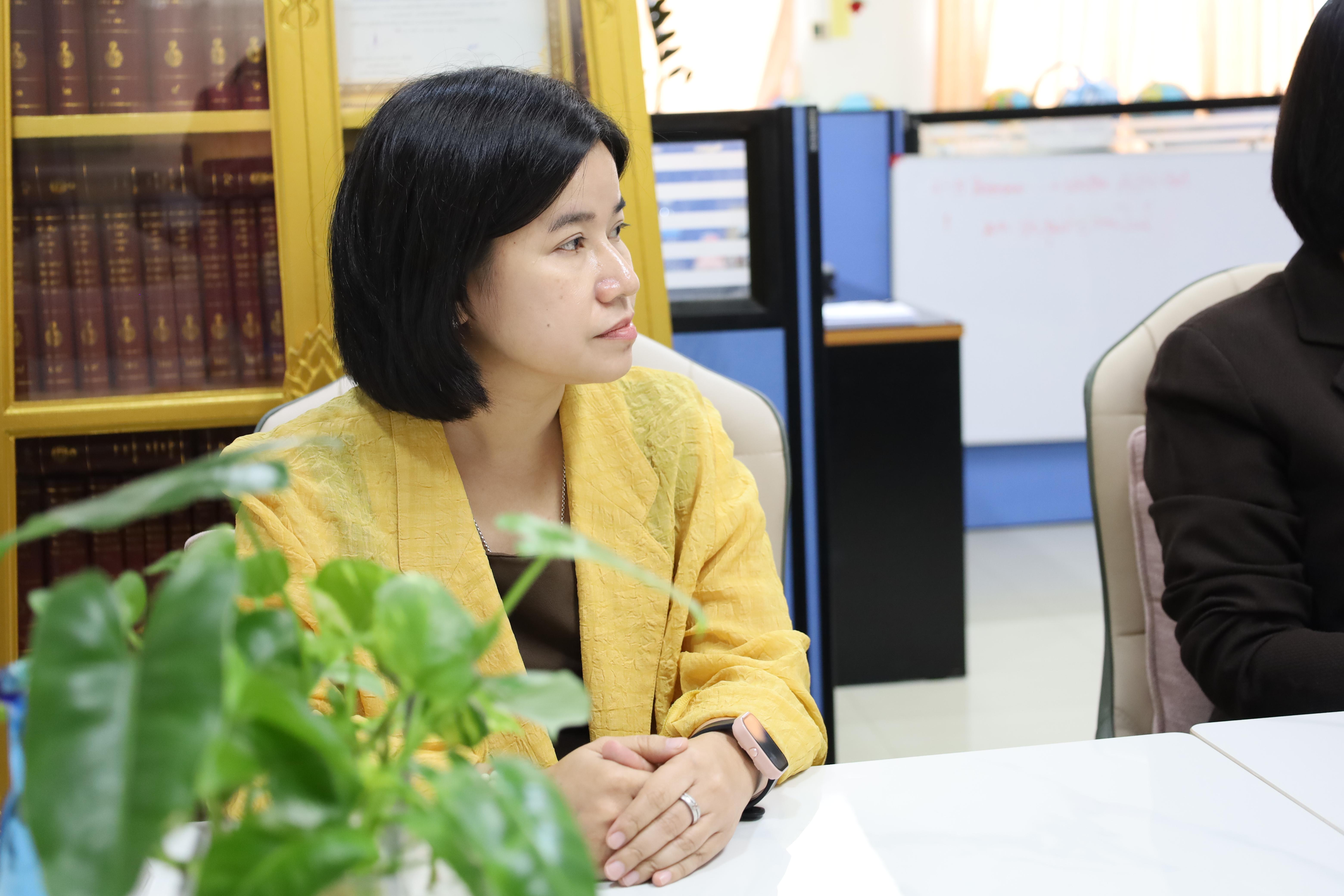 11. คณบดีพบปะอาจารย์ประจำโปรแกรมวิชาสังคมศึกษา