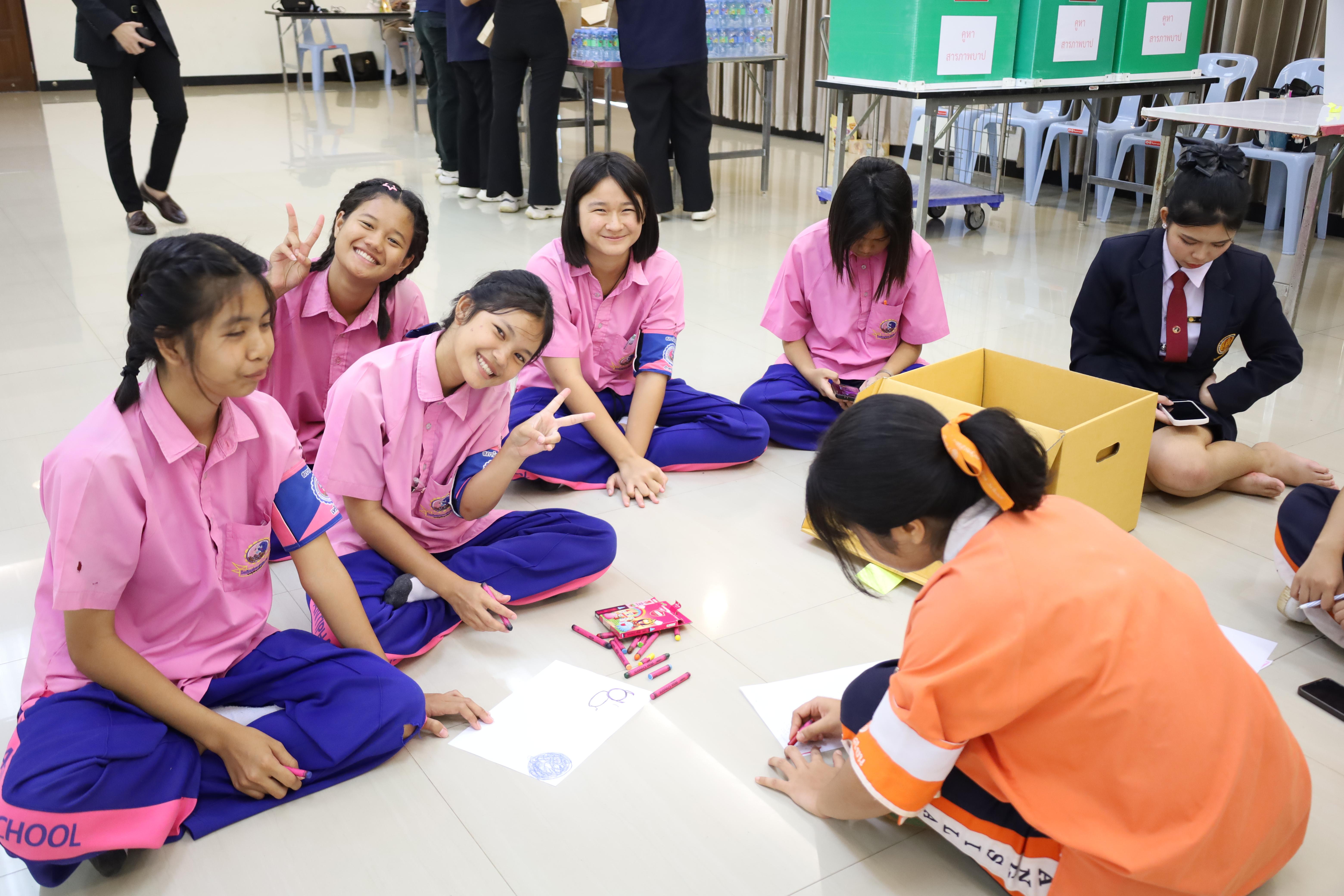 32. โครงการพัฒนาความเป็นพลเมืองในระบอบประชาธิปไตยอันมีพระมหากษัตริย์ทรงเป็นประมุข