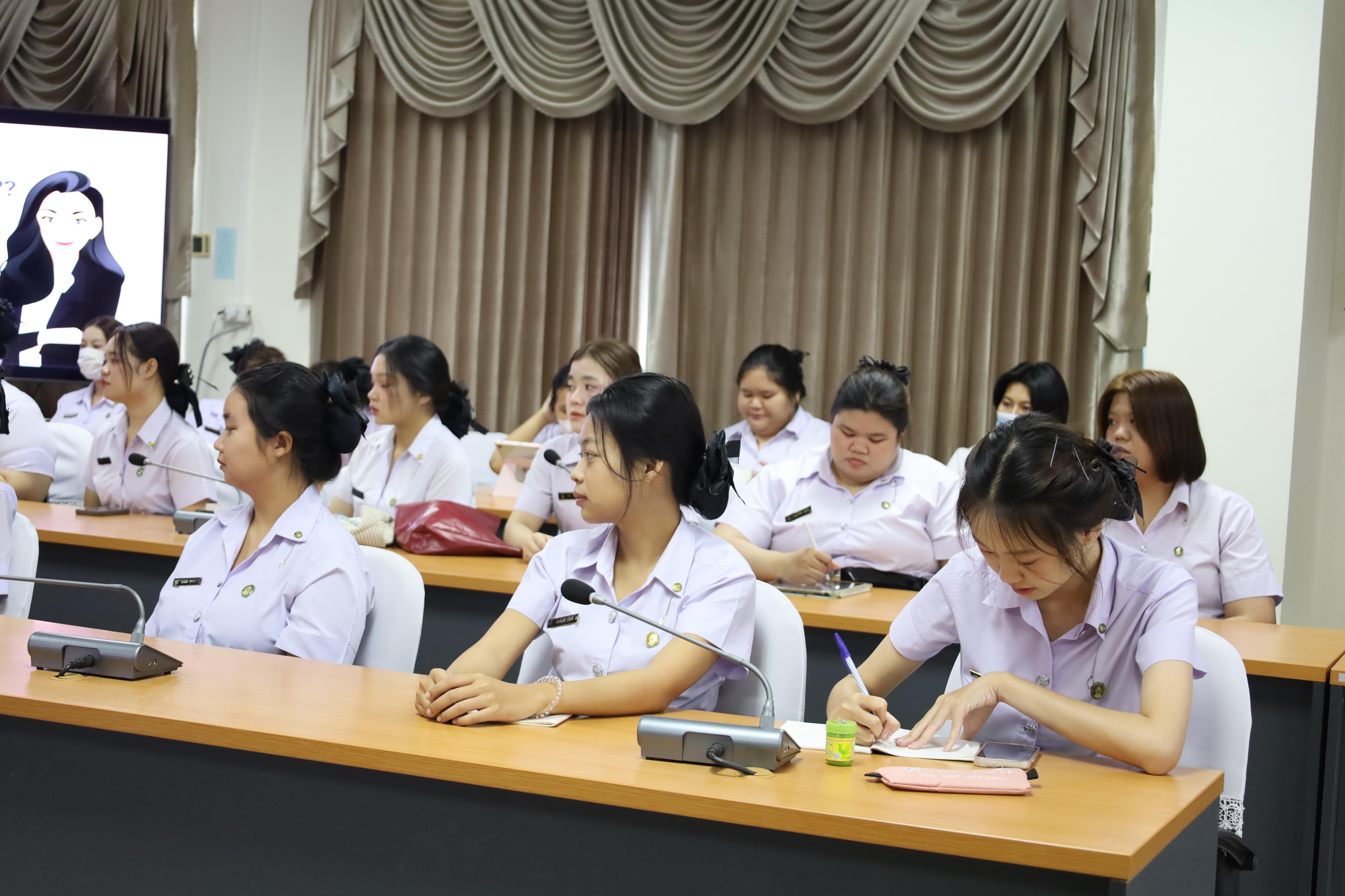 12. กิจกรรมการบรรยายพิเศษ หัวข้อ “บทบาทของศึกษานิเทศก์ในการพัฒนาคุณภาพการศึกษาปฐมวัยในโรงเรียน” สำหรับนักศึกษาโปรแกรมวิชาการศึกษาปฐมวัย