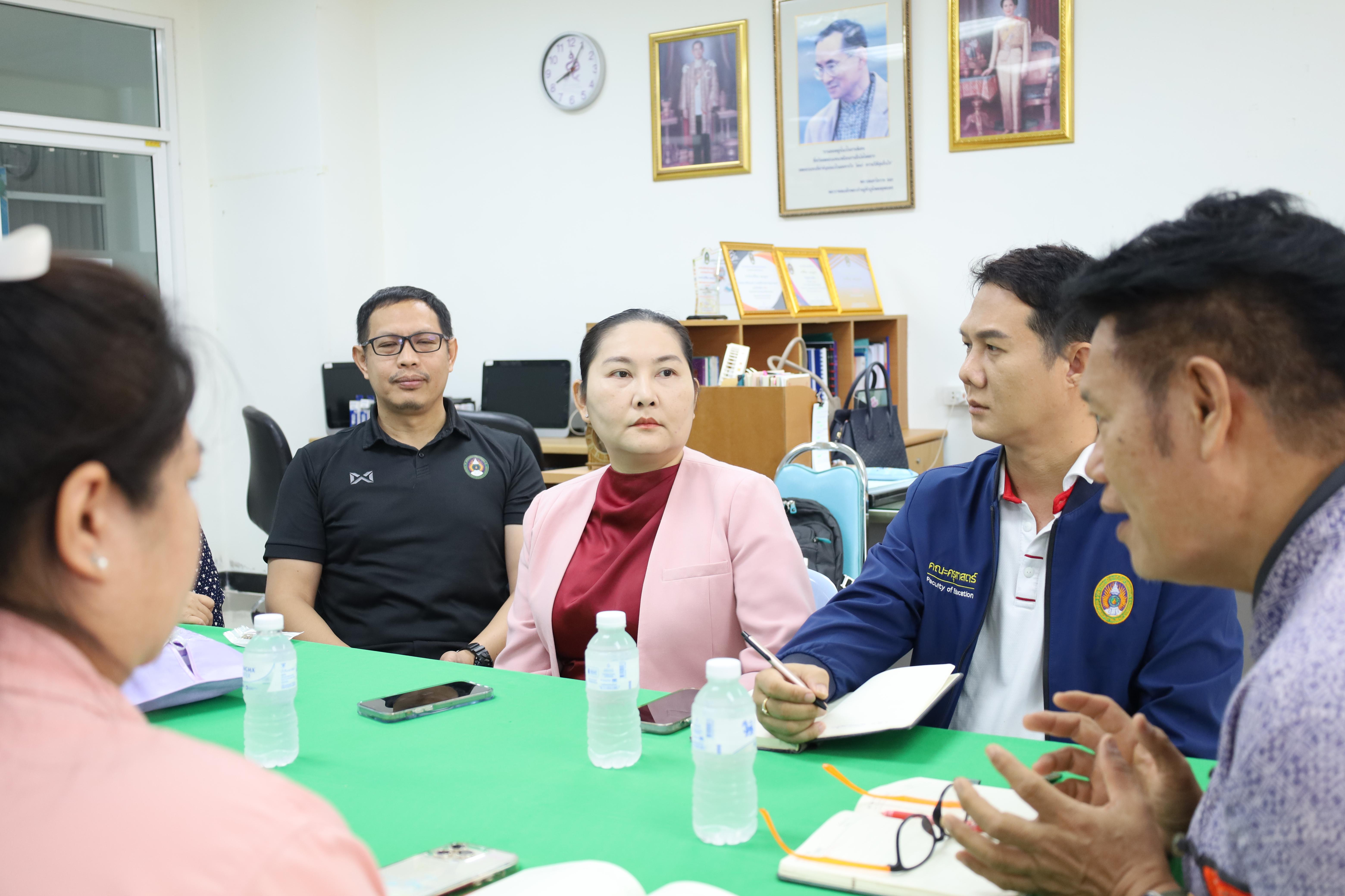 4. คณบดีพบปะอาจารย์ประจำโปรแกรมวิชาการประถมศึกษา