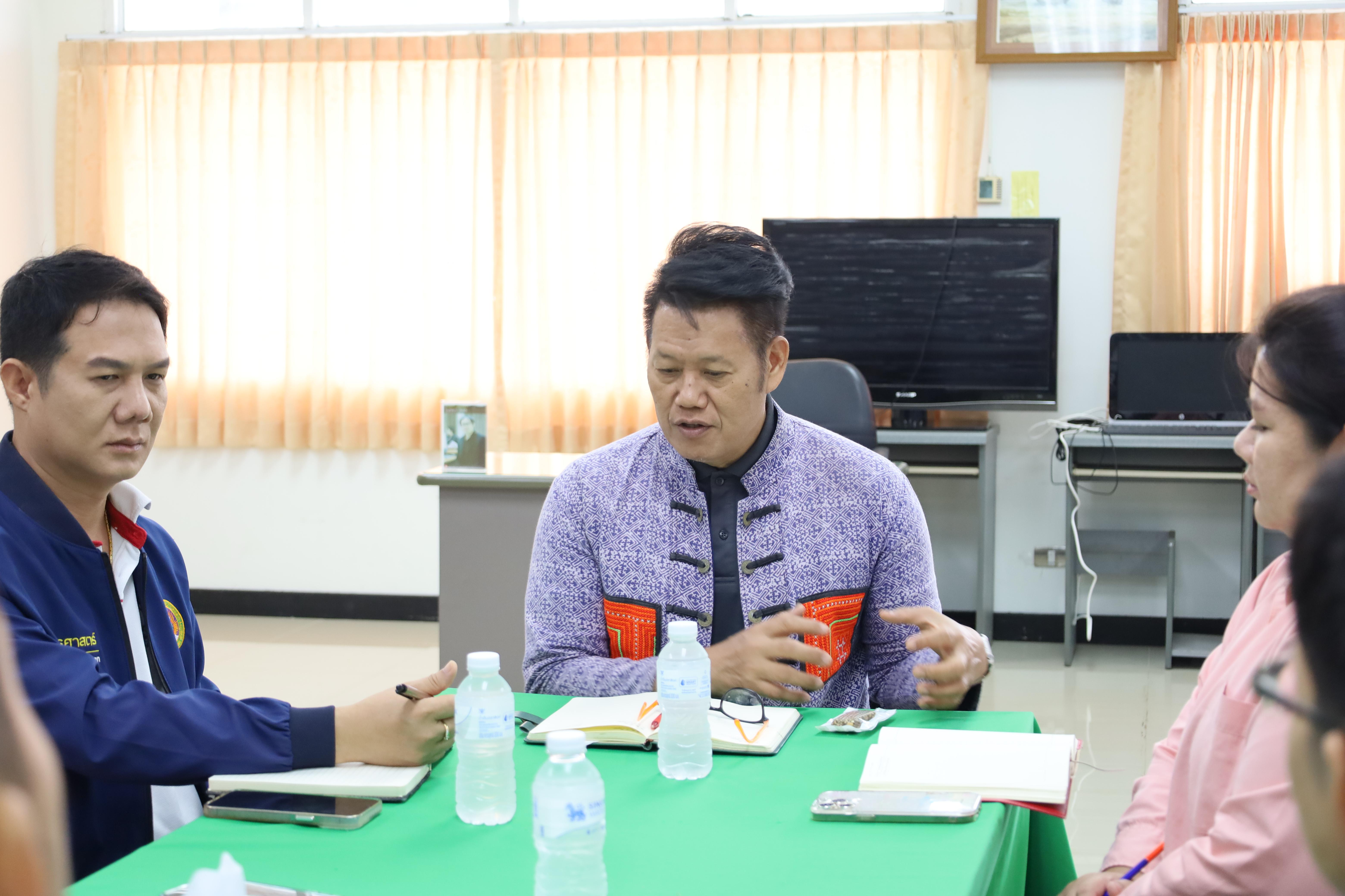 2. คณบดีพบปะอาจารย์ประจำโปรแกรมวิชาการประถมศึกษา